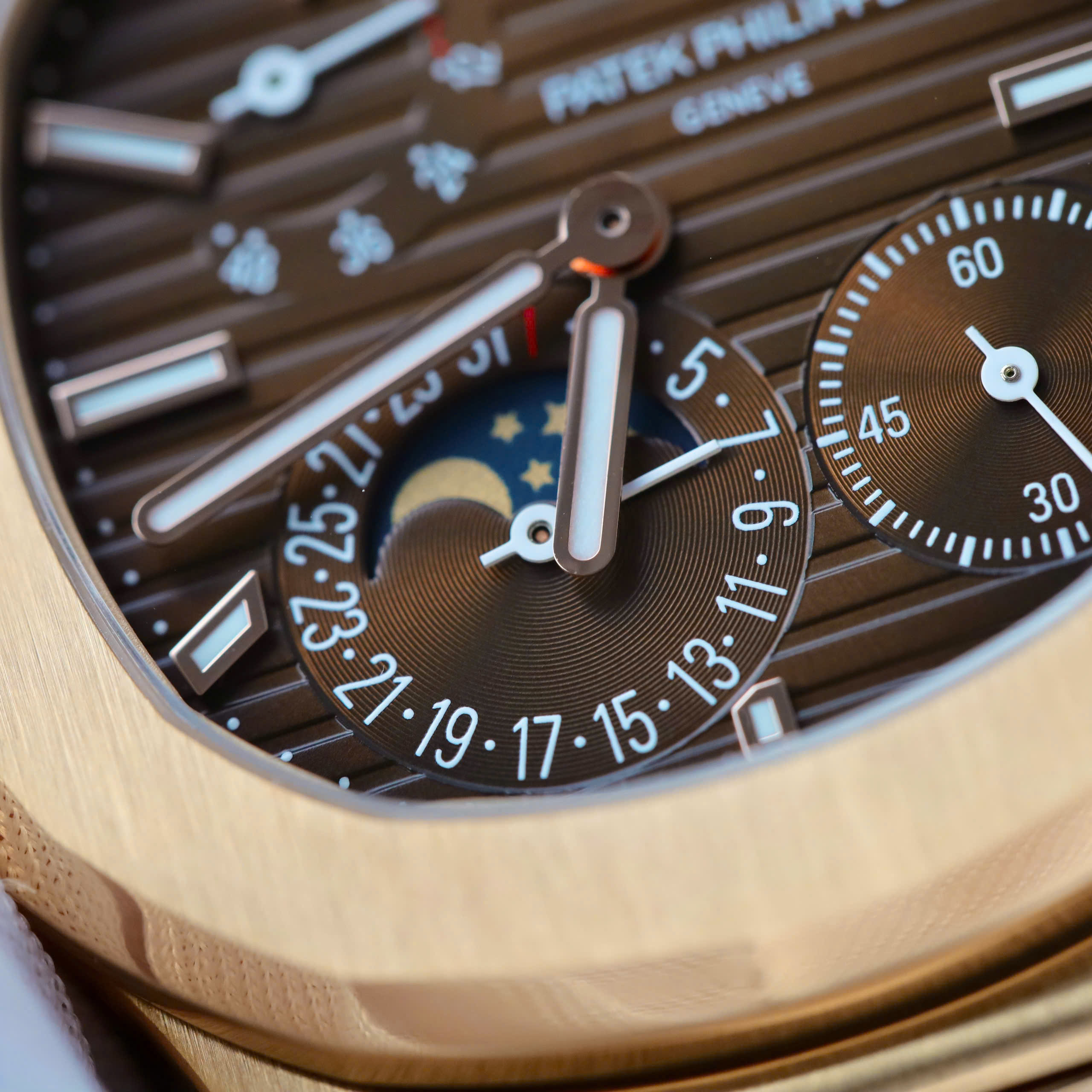 Đồng Hồ Patek Philippe Rep 11 Nautilus 5712 Mặt Chocolate Xưởng PPF V3 40mm (8) Dong Ho Patek Philippe Rep 11 Nautilus 5712 Mat Chocolate Xuong PPF V3 40mm 8