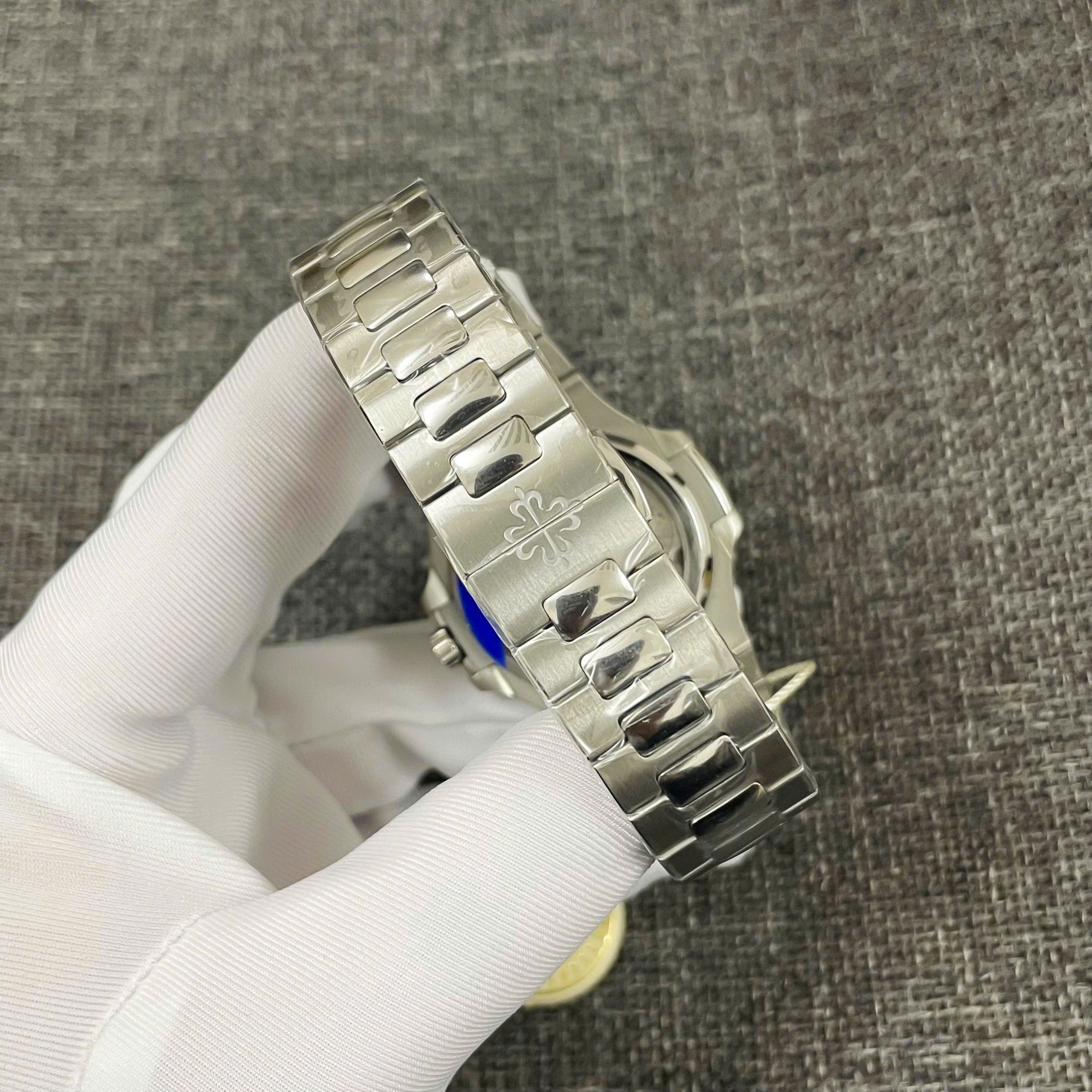 Đồng Hồ Patek Philippe Replica 1 1 Nautilus 5712 Mặt Xanh V4 Nhà Máy PPF 40mm (3) Đồng Hồ Patek Philippe Replica 1 1 Nautilus 5712 Mặt Xanh V4 Nhà Máy PPF 40mm (5)