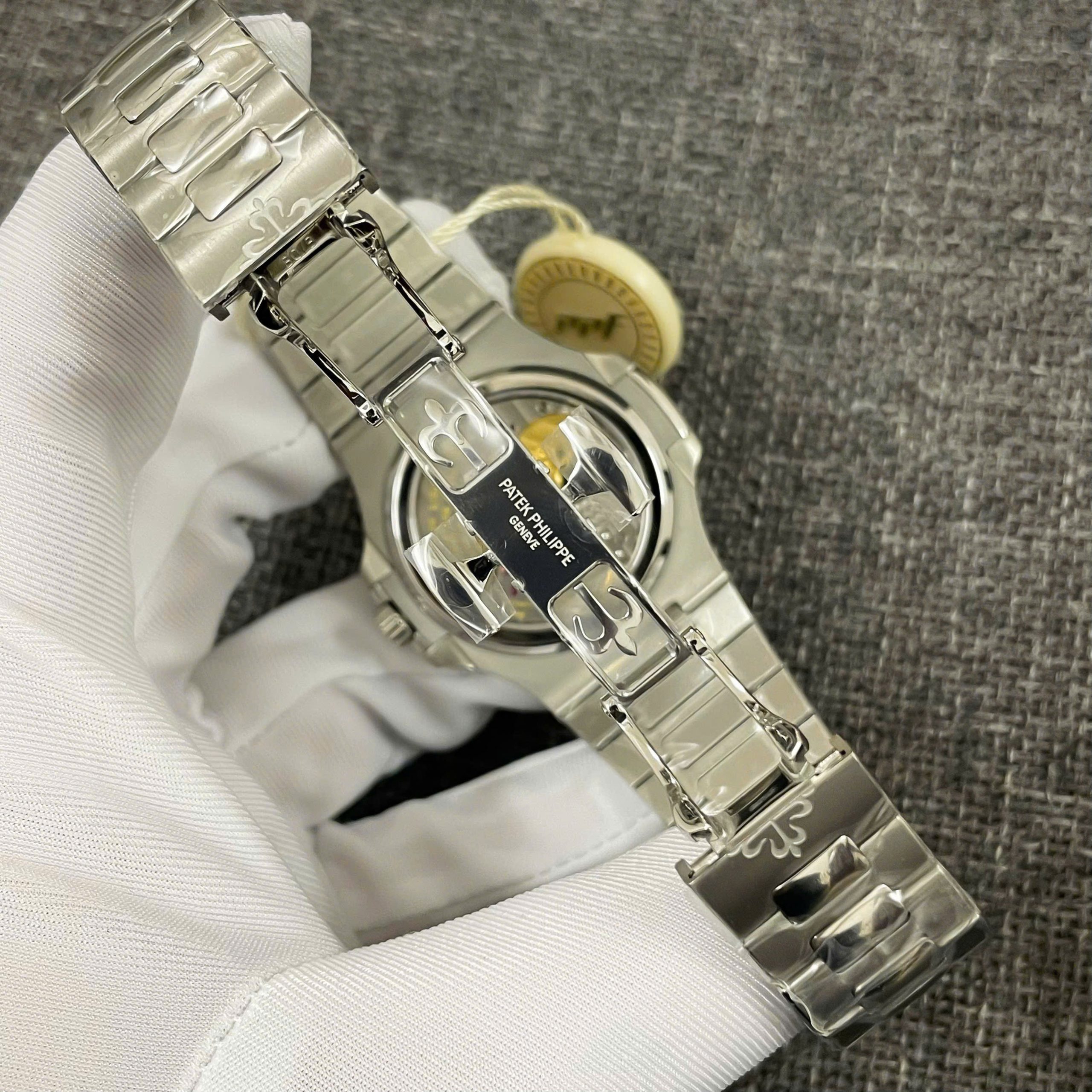 Đồng Hồ Patek Philippe Replica 1 1 Nautilus 5712 Mặt Xanh V4 Nhà Máy PPF 40mm (6) Đồng Hồ Patek Philippe Replica 1 1 Nautilus 5712 Mặt Xanh V4 Nhà Máy PPF 40mm (5)