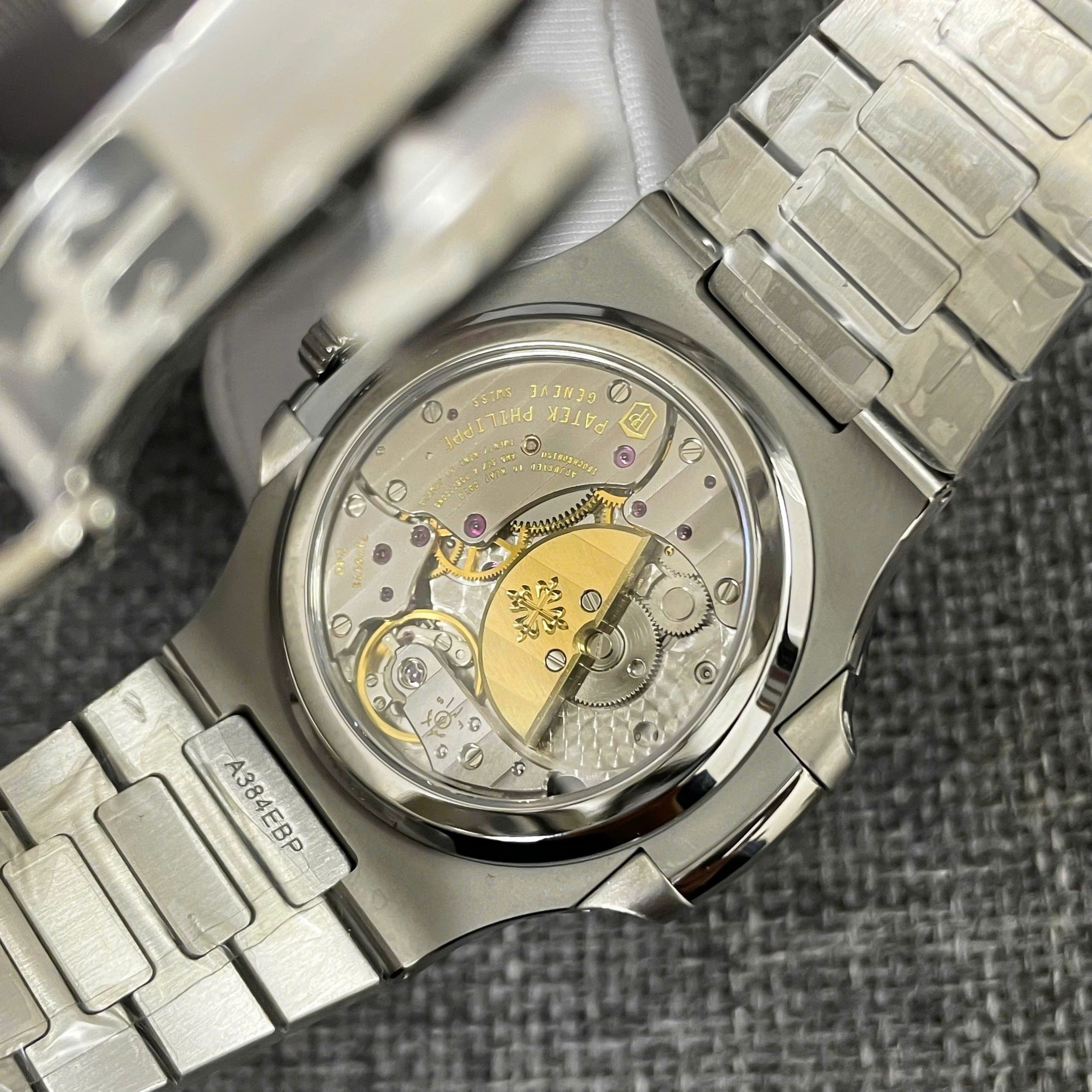 Đồng Hồ Patek Philippe Replica 1 1 Nautilus 5712 Mặt Xanh V4 Nhà Máy PPF 40mm (7) Đồng Hồ Patek Philippe Replica 1 1 Nautilus 5712 Mặt Xanh V4 Nhà Máy PPF 40mm (5)