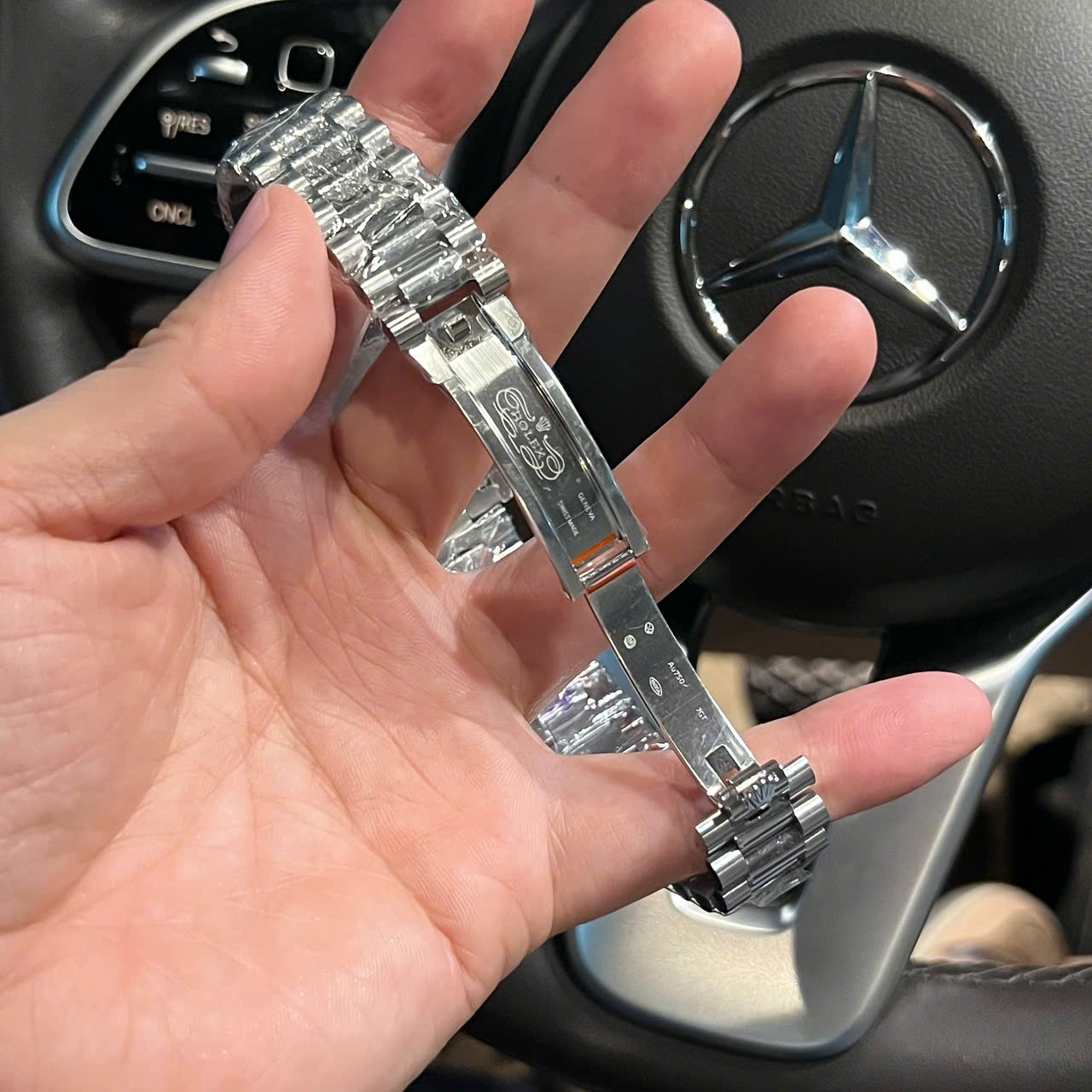 Đồng Hồ Rolex Chế Tác Day-Date 228349RBR Đính Đá Moissanite Xưởng GM 40mm (3) Đồng Hồ Rolex Chế Tác Day-Date 228349RBR Đính Đá Moissanite Xưởng GM 40mm (6)