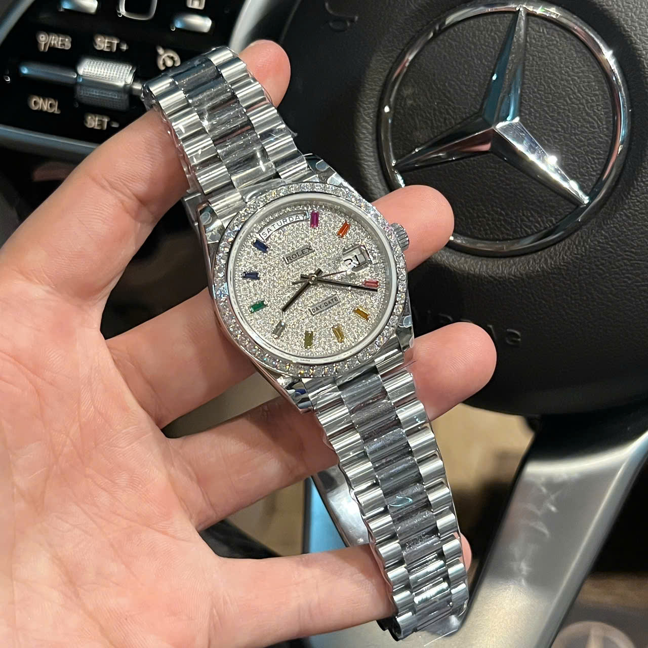 Đồng Hồ Rolex Chế Tác Day-Date 228349RBR Độ Đá Moissanite Xưởng GM 40mm (3) Đồng Hồ Rolex Chế Tác Day-Date 228349RBR Độ Đá Moissanite Xưởng GM 40mm (1)