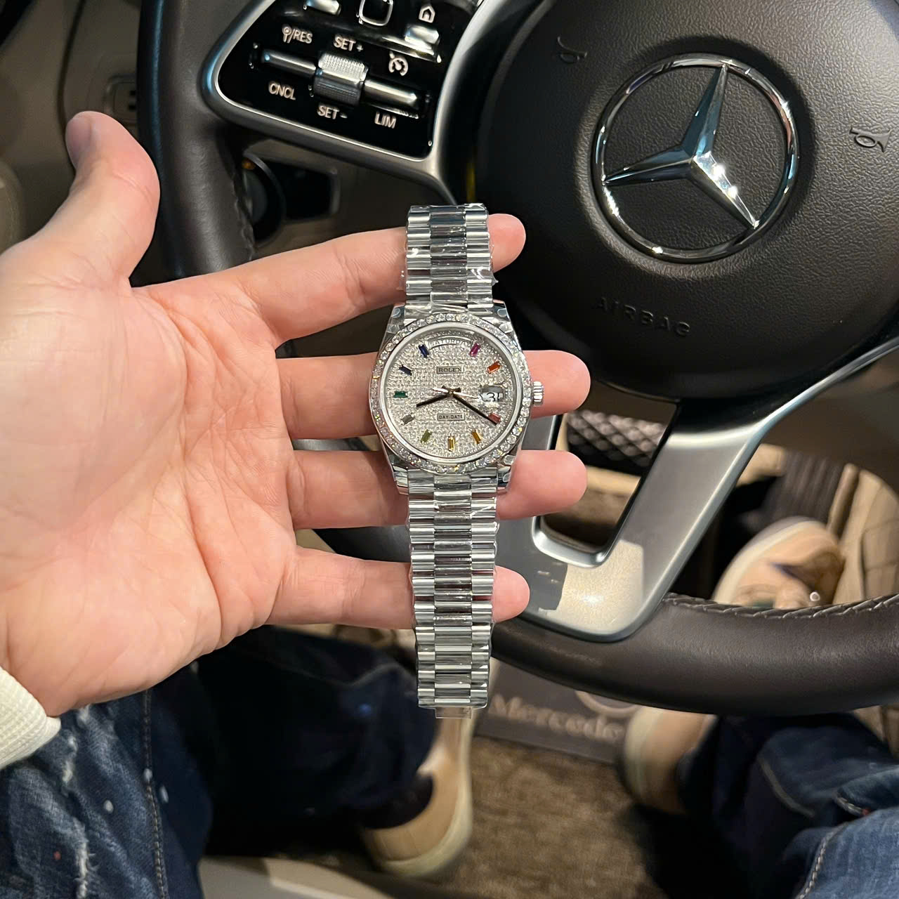 Đồng Hồ Rolex Chế Tác Day-Date 228349RBR Độ Đá Moissanite Xưởng GM 40mm (5) Đồng Hồ Rolex Chế Tác Day-Date 228349RBR Độ Đá Moissanite Xưởng GM 40mm (1)