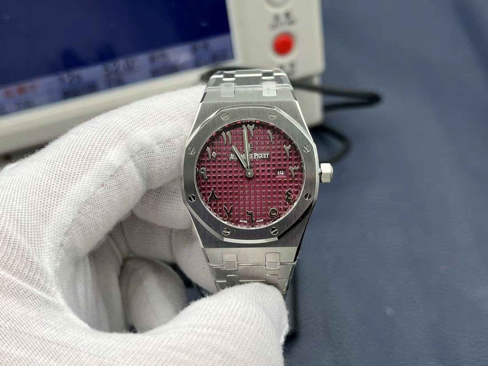 Đồng Hồ Audemars Piguet Royal Oak Dark Pink Cọc Số Ả Rập Replica 11 Máy Pin 33mm (5) Đồng Hồ Audemars Piguet Royal Oak Dark Pink Cọc Số Ả Rập Replica 11 Máy Pin 33mm (6)