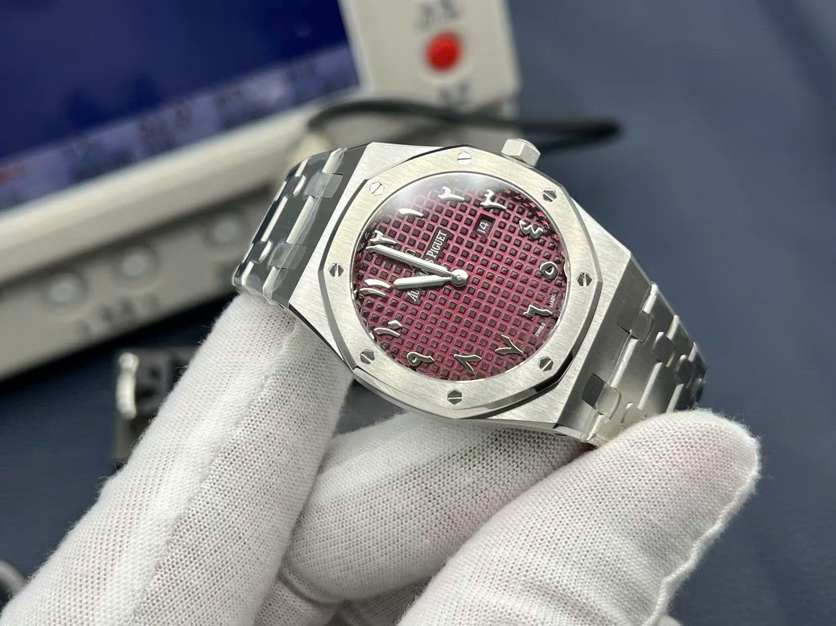 Đồng Hồ Audemars Piguet Royal Oak Dark Pink Cọc Số Ả Rập Replica 11 Máy Pin 33mm (6) Đồng Hồ Audemars Piguet Royal Oak Dark Pink Cọc Số Ả Rập Replica 11 Máy Pin 33mm (6)