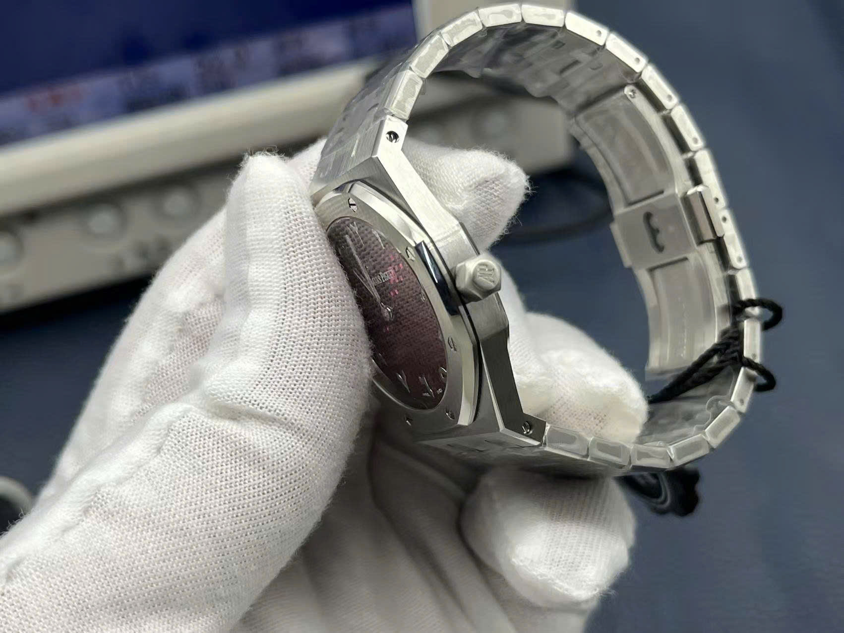 Đồng Hồ Audemars Piguet Royal Oak Dark Pink Cọc Số Ả Rập Replica 11 Máy Pin 33mm (8) Dong Ho Audemars Piguet Royal Oak Dark Pink Coc So A Rap Replica 11 May Pin 33mm 8