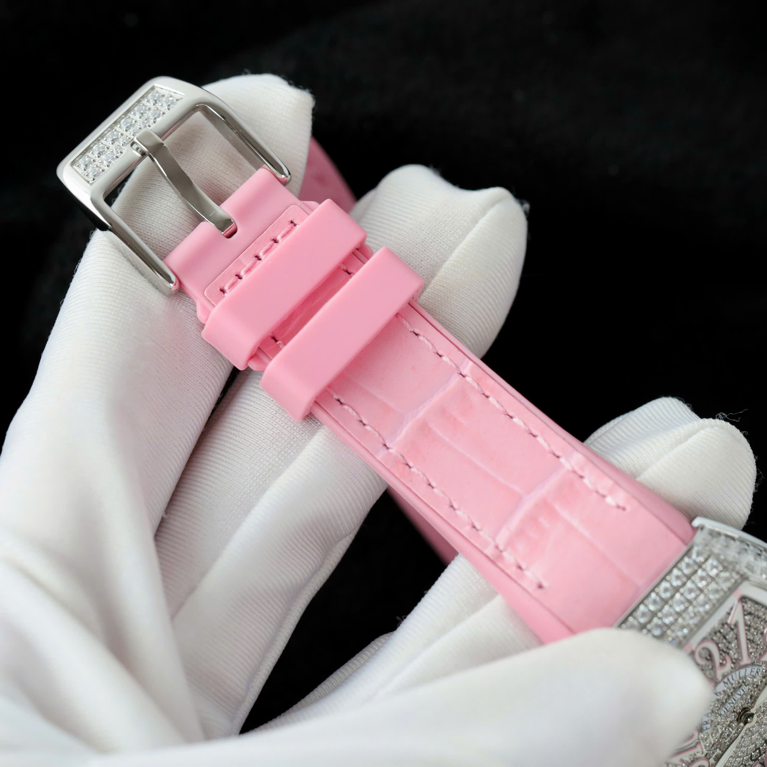 Đồng Hồ Franck Muller Nữ Siêu Cấp Vanguard V32 Đính Đá Dây Cao Su Màu Hồng 36mm (1) Dong Ho Franck Muller Nu Sieu Cap Vanguard V32 Dinh Da Day Cao Su Mau Hong 36mm 1