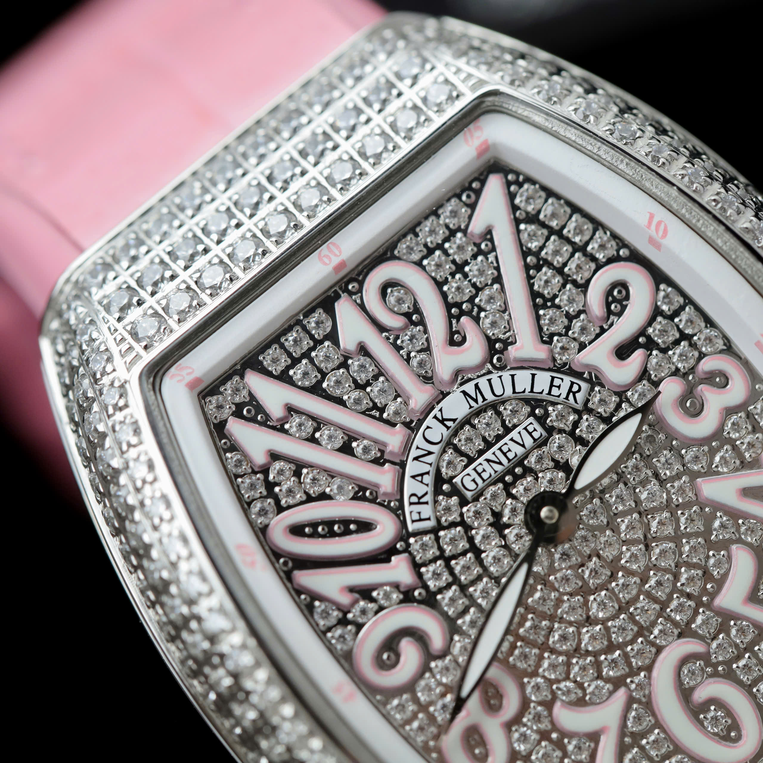 Đồng Hồ Franck Muller Nữ Siêu Cấp Vanguard V32 Đính Đá Dây Cao Su Màu Hồng 36mm (9) Dong Ho Franck Muller Nu Sieu Cap Vanguard V32 Dinh Da Day Cao Su Mau Hong 36mm 9