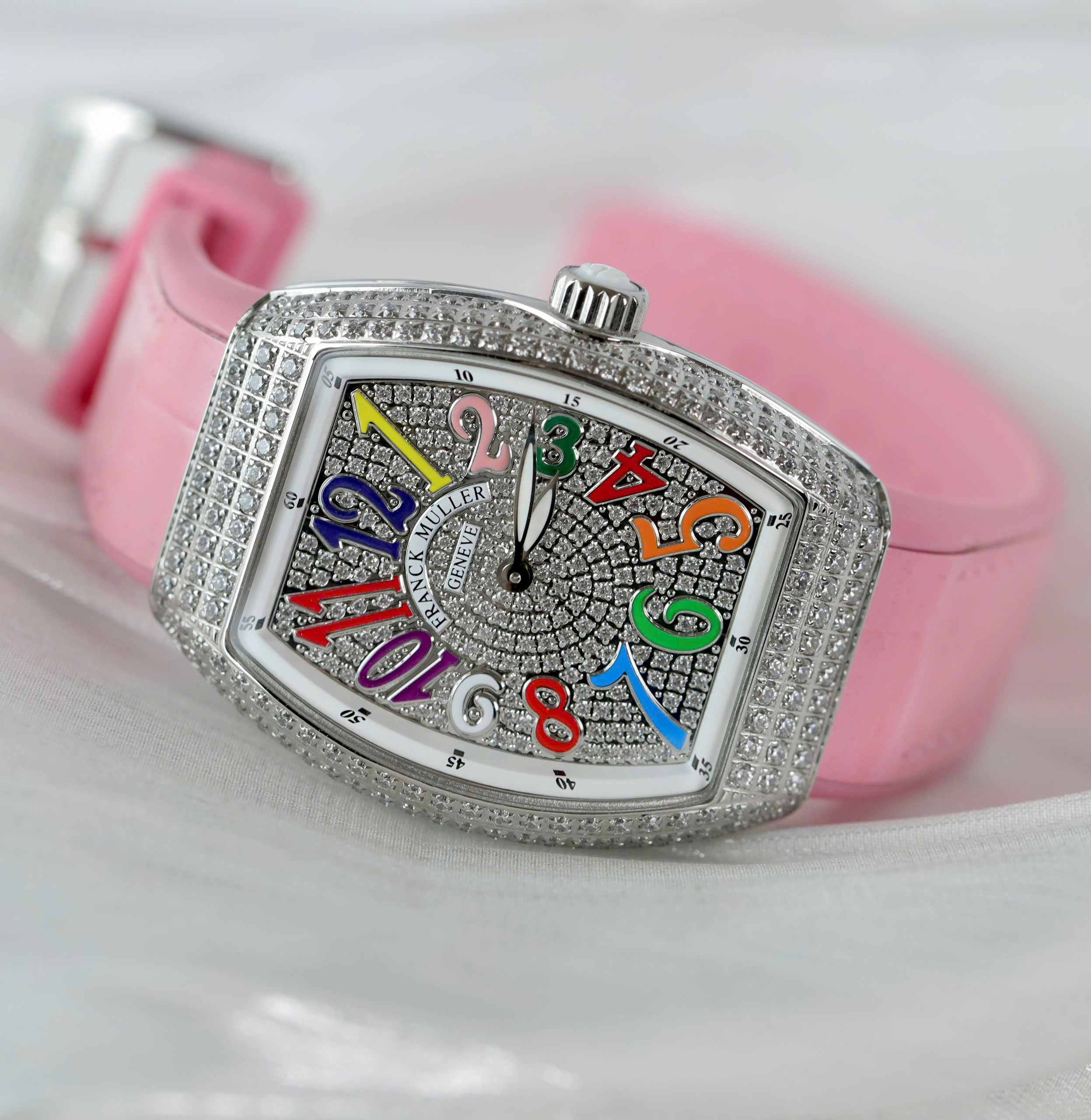 Đồng Hồ Franck Muller Nữ Siêu Cấp Vanguard V32 Đính Full Đá Dây Cao Su Màu Hồng 36mm (6) Dong Ho Franck Muller Nu Sieu Cap Vanguard V32 Dinh Full Da Day Cao Su Mau Hong 36mm 6