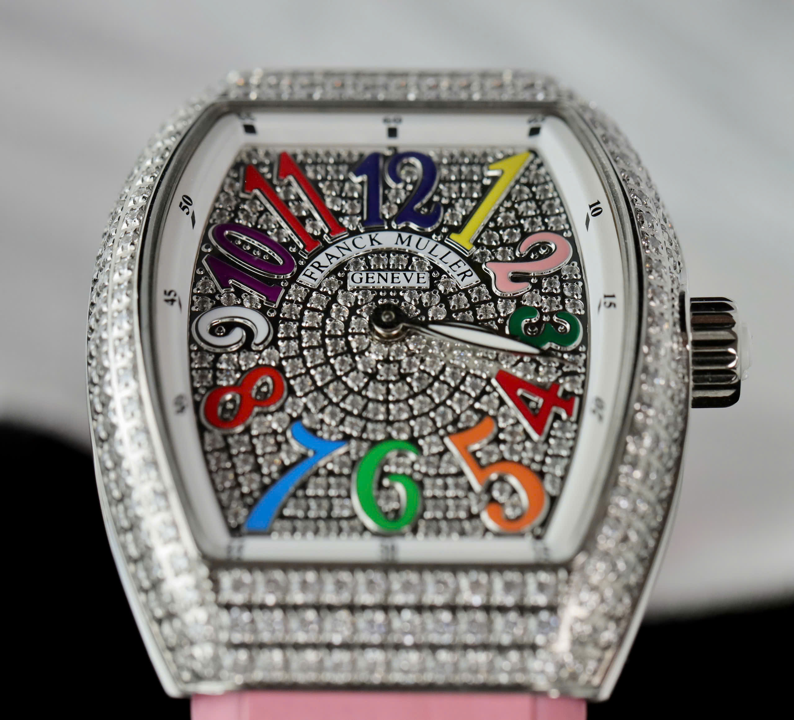 Đồng Hồ Franck Muller Nữ Siêu Cấp Vanguard V32 Đính Full Đá Dây Cao Su Màu Hồng 36mm (7) Đồng Hồ Franck Muller Nữ Siêu Cấp Vanguard V32 Đính Full Đá Dây Cao Su Màu Hồng 36mm (10)