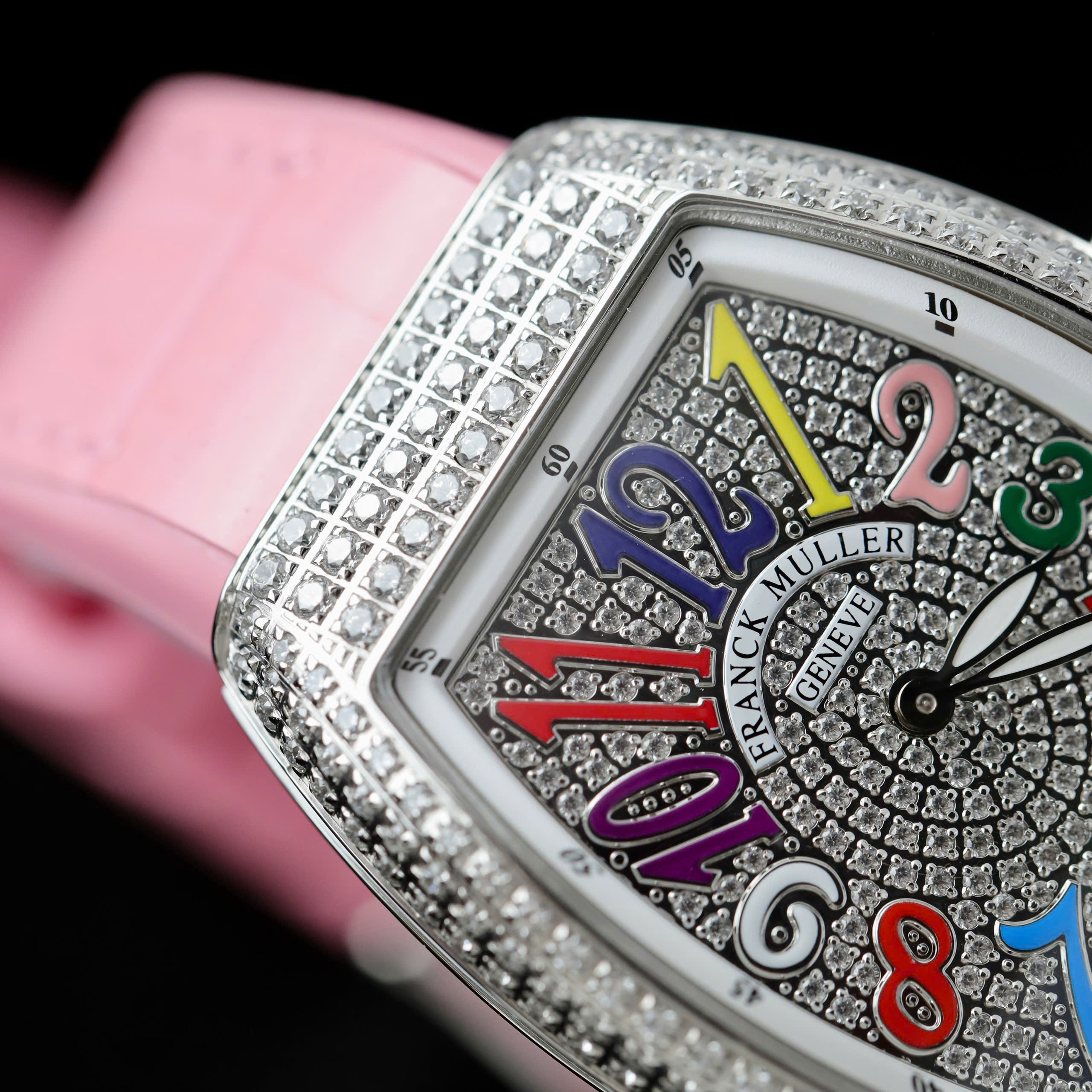 Đồng Hồ Franck Muller Nữ Siêu Cấp Vanguard V32 Đính Full Đá Dây Cao Su Màu Hồng 36mm (8) Dong Ho Franck Muller Nu Sieu Cap Vanguard V32 Dinh Full Da Day Cao Su Mau Hong 36mm 8