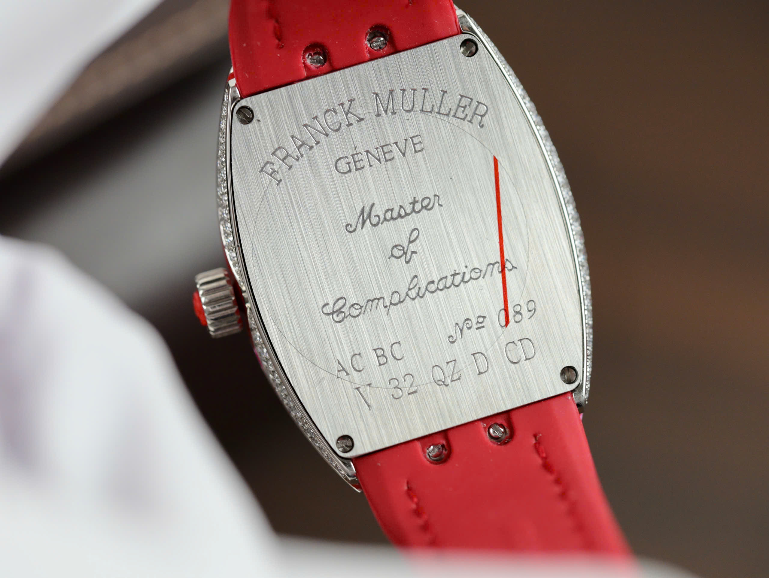 Đồng Hồ Franck Muller V32 Nữ Siêu Cấp Trái Tim Đính Full Kim Cương Moissanite 36mm (7) Đồng Hồ Franck Muller V32 Nữ Siêu Cấp Trái Tim Đính Full Kim Cương Moissanite 36mm (10)