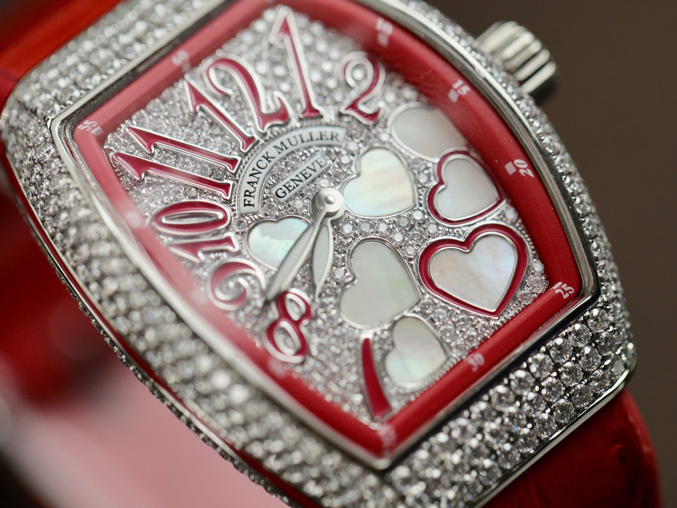 Đồng Hồ Franck Muller V32 Nữ Siêu Cấp Trái Tim Đính Full Kim Cương Moissanite 36mm (8) Đồng Hồ Franck Muller V32 Nữ Siêu Cấp Trái Tim Đính Full Kim Cương Moissanite 36mm (10)