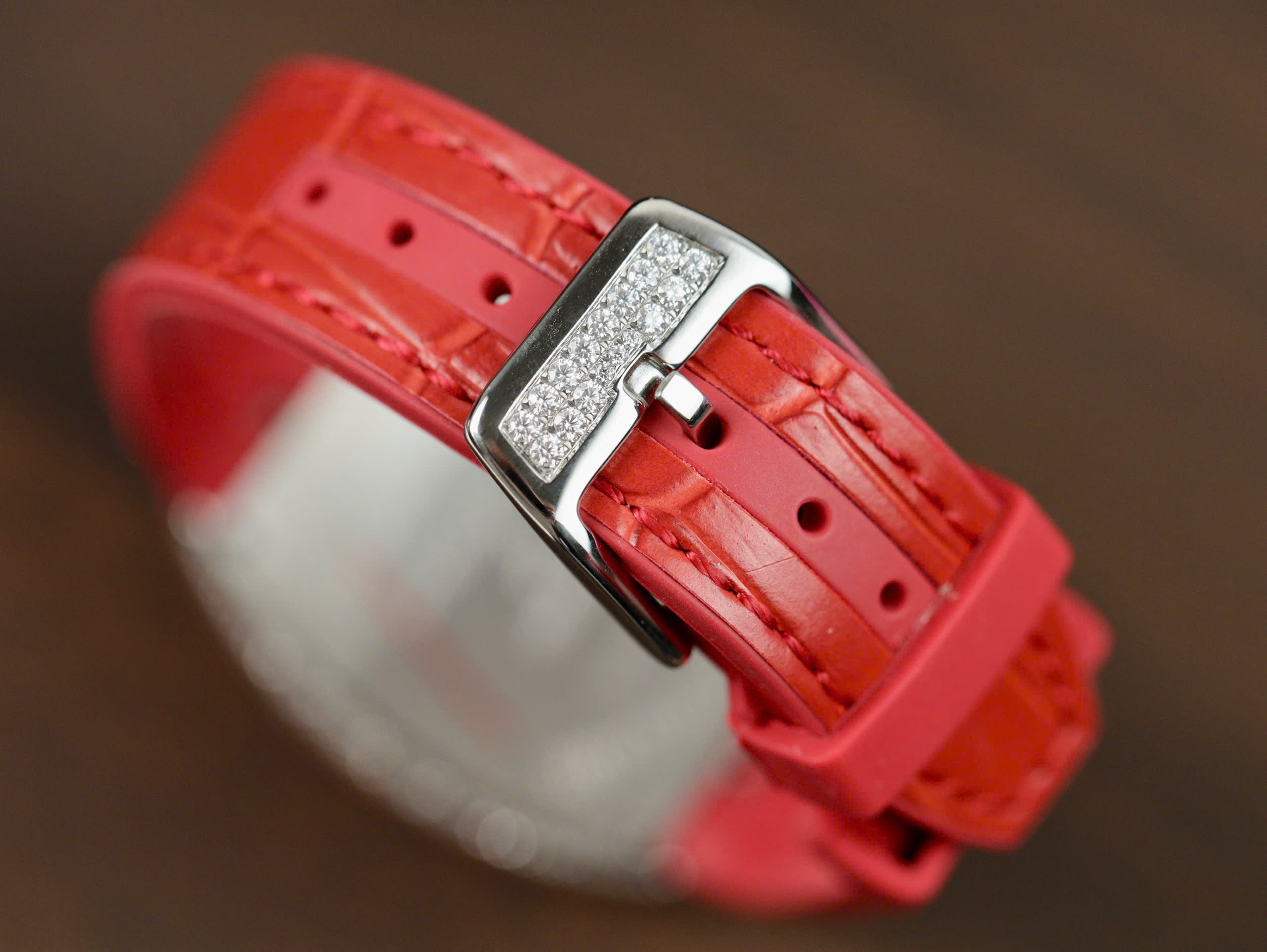 Đồng Hồ Franck Muller V32 Nữ Siêu Cấp Trái Tim Đính Full Kim Cương Moissanite 36mm (9) Đồng Hồ Franck Muller V32 Nữ Siêu Cấp Trái Tim Đính Full Kim Cương Moissanite 36mm (10)