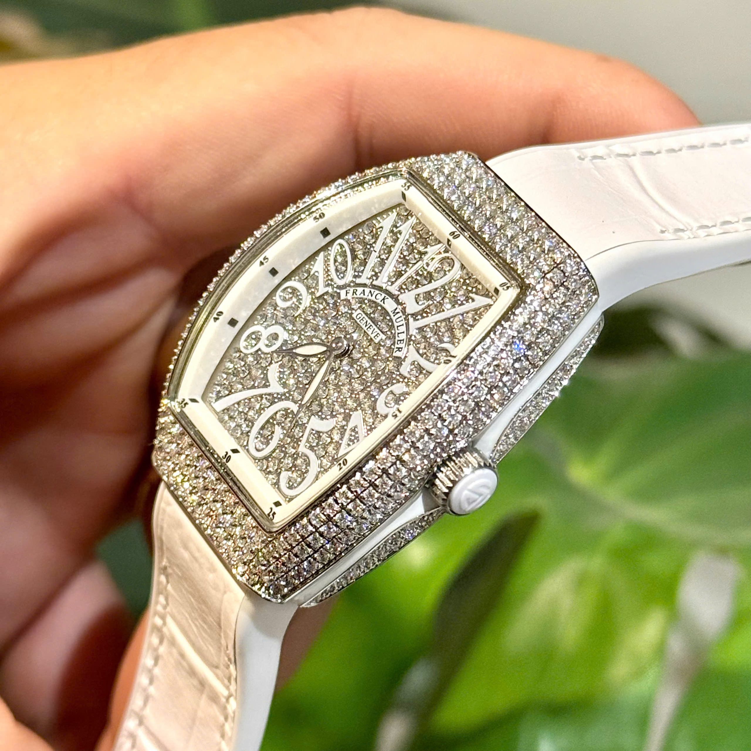 Đồng Hồ Franck Muller Vanguard V32 Nữ Đính Full Đá Màu Trắng Máy Pin Nhật 36mm (3) Dong Ho Franck Muller Vanguard V32 Nu Dinh Full Da Mau Trang May Pin Nhat 36mm 3 scaled