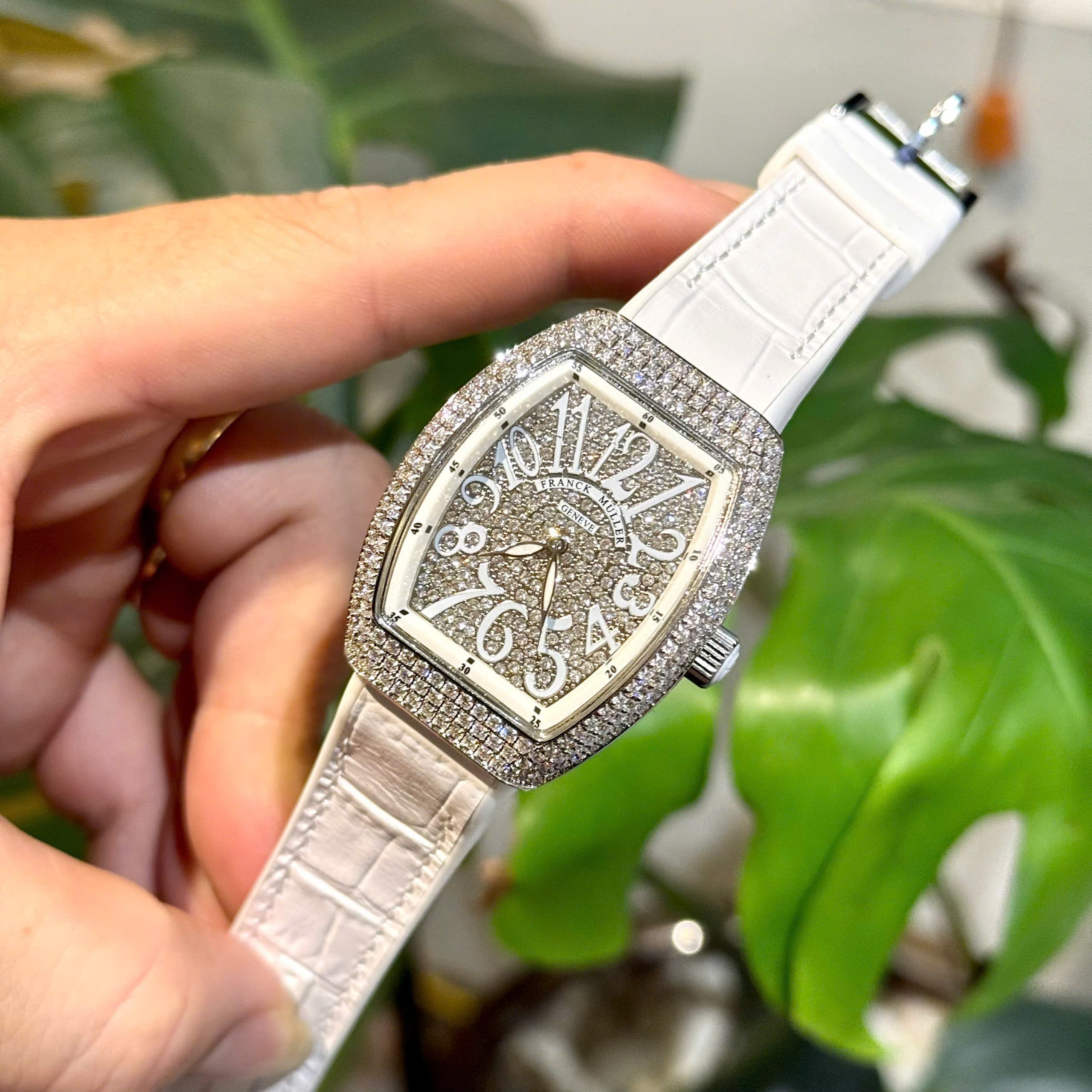 Đồng Hồ Franck Muller Vanguard V32 Nữ Đính Full Đá Màu Trắng Máy Pin Nhật 36mm (7) Dong Ho Franck Muller Vanguard V32 Nu Dinh Full Da Mau Trang May Pin Nhat 36mm 7 scaled