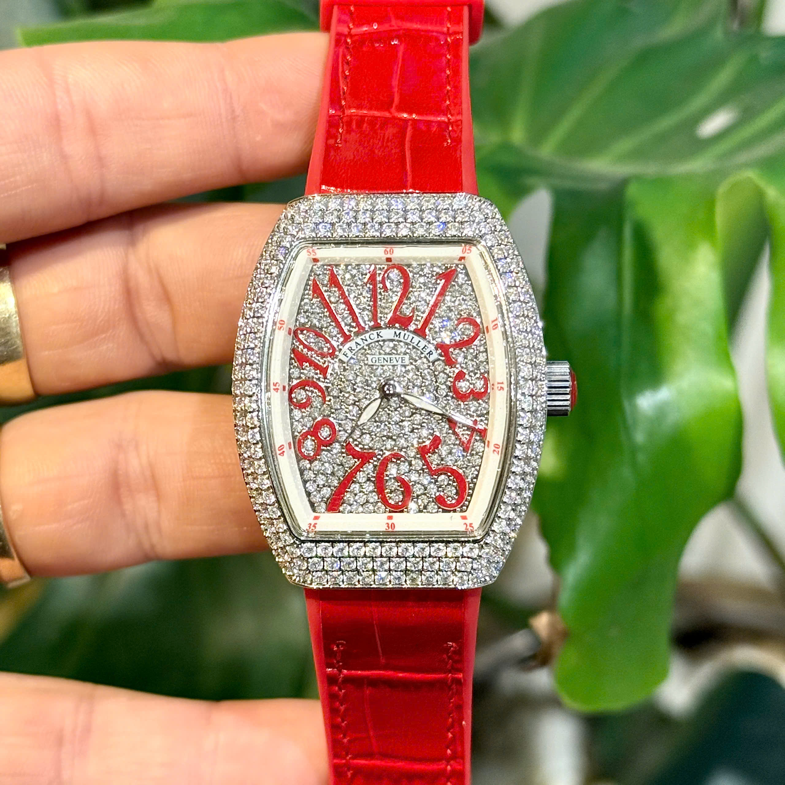 Đồng Hồ Franck Muller Vanguard V32 Nữ Đính Full Đá Màu Trắng Máy Pin Nhật 36mm (9) Đồng Hồ Franck Muller Vanguard V32 Nữ Đính Full Đá Màu Trắng Máy Pin Nhật 36mm (12)