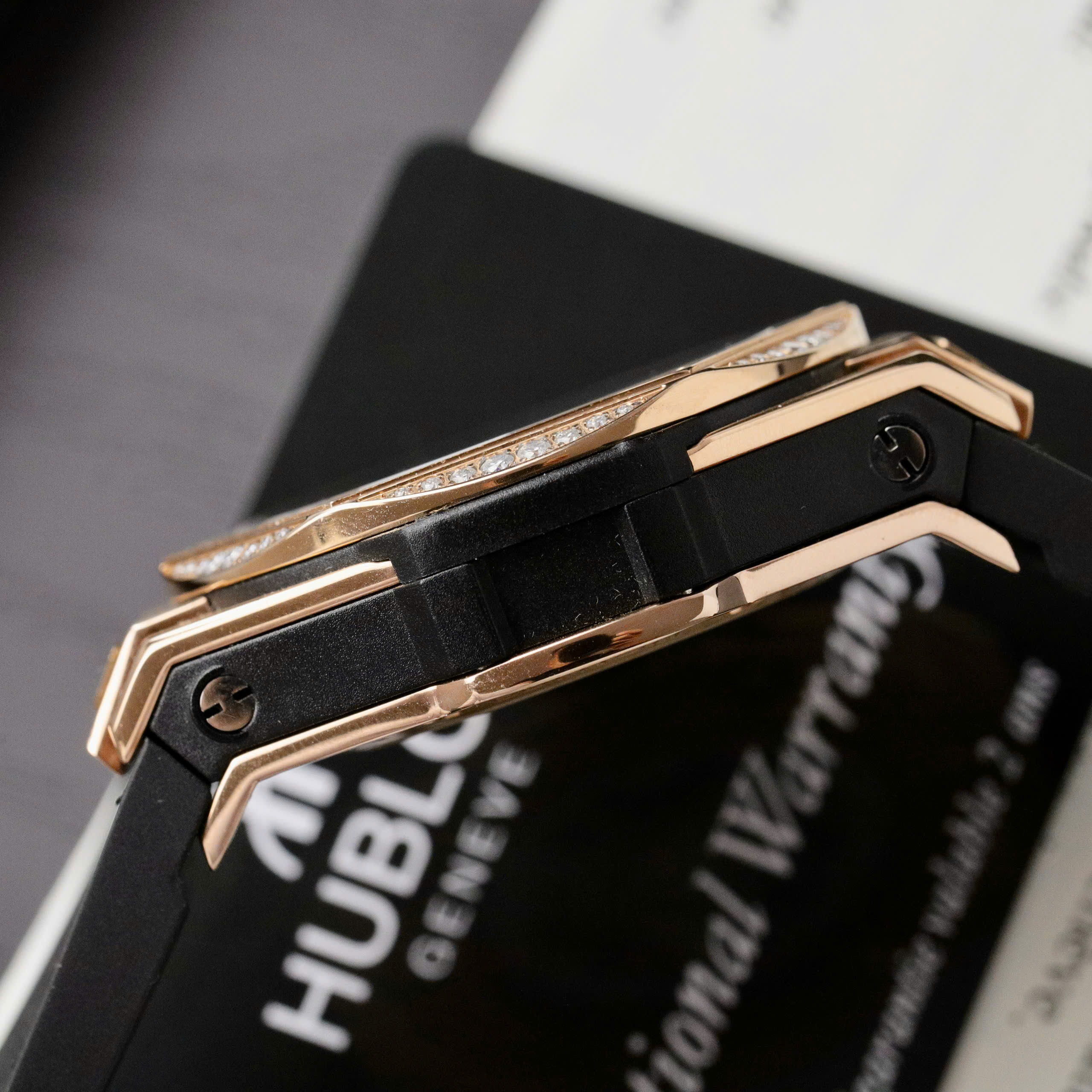 Đồng Hồ Hublot Fake 11 Sang Bleu King Gold Đính Đá Nhà Máy HB 44mm (2) Đồng Hồ Hublot Fake 11 Sang Bleu King Gold Đính Đá Nhà Máy HB 44mm (10)