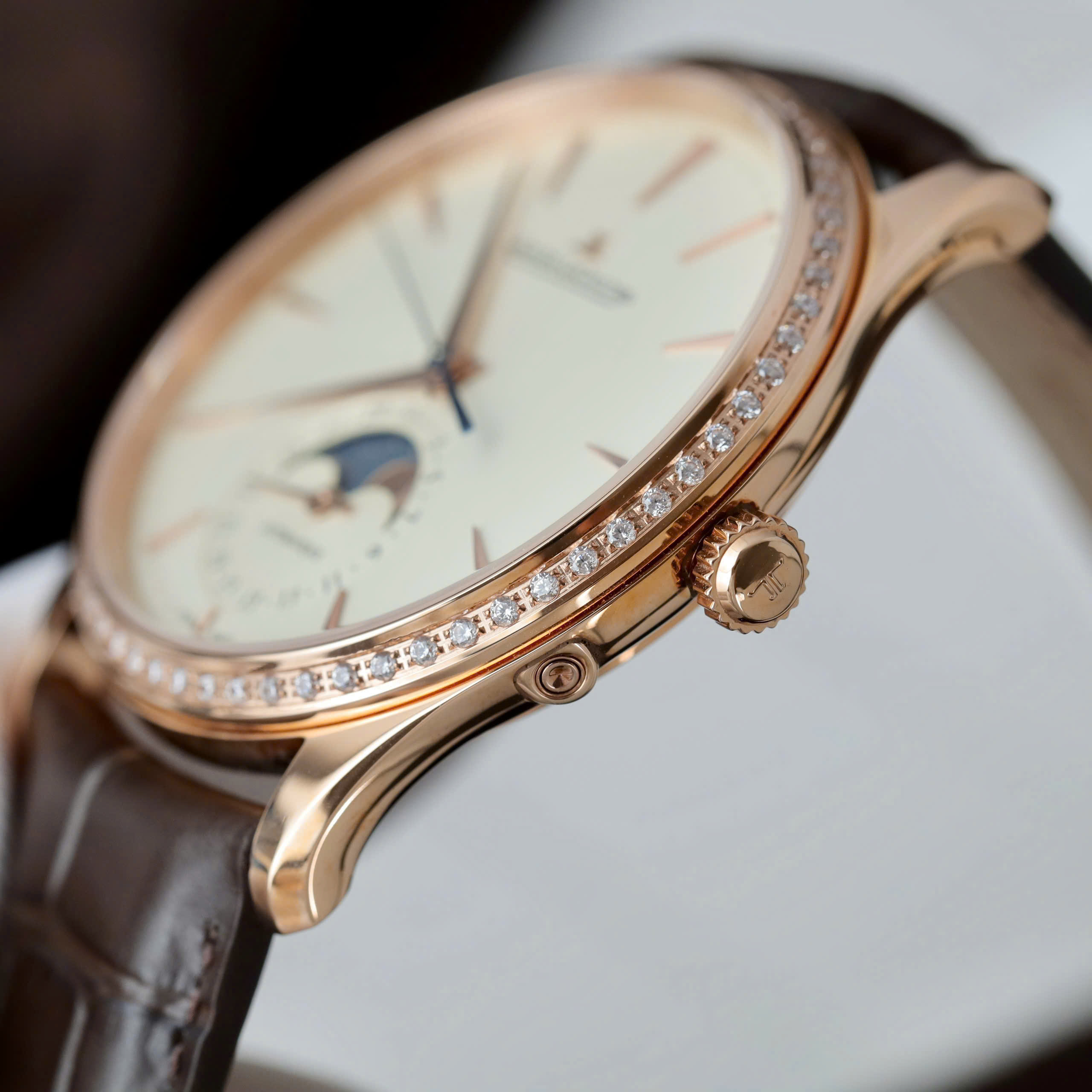 Đồng Hồ Jaeger LeCoultre Rep 11 Master Ultra Thin Moon Đính Đá Nam Xưởng APS 39mm (8) Đồng Hồ Jaeger LeCoultre Rep 11 Master Ultra Thin Moon Đính Đá Nam Xưởng APS 39mm (1)