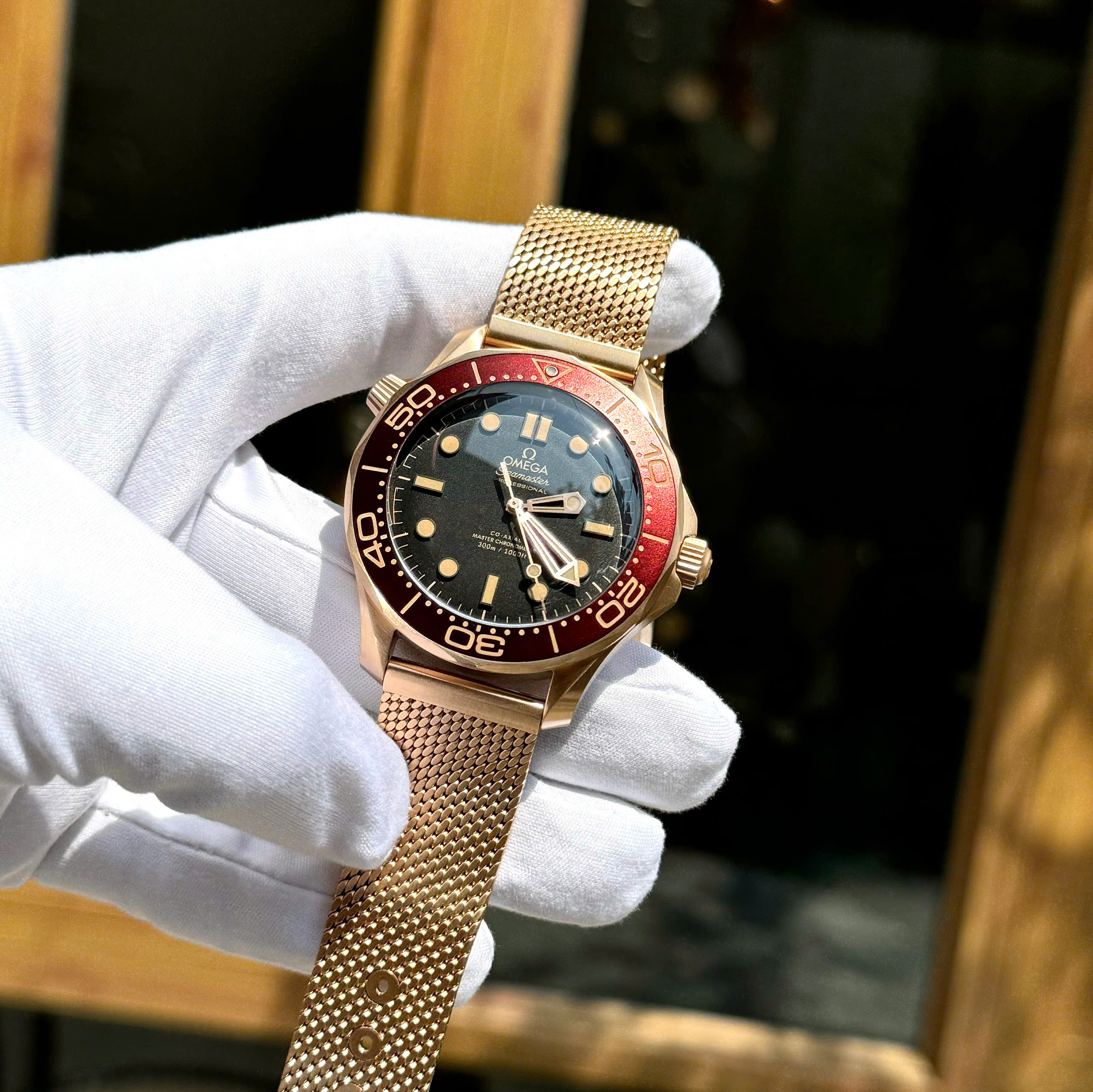Đồng Hồ Omega Rep 1 1 Seamaster Diver 300M Bronze Gold Cao Cấp Nhất Xưởng VS 41mm (8) Đồng Hồ Omega Rep 1 1 Seamaster Diver 300M Bronze Gold Cao Cấp Nhất Xưởng VS 41mm (5)
