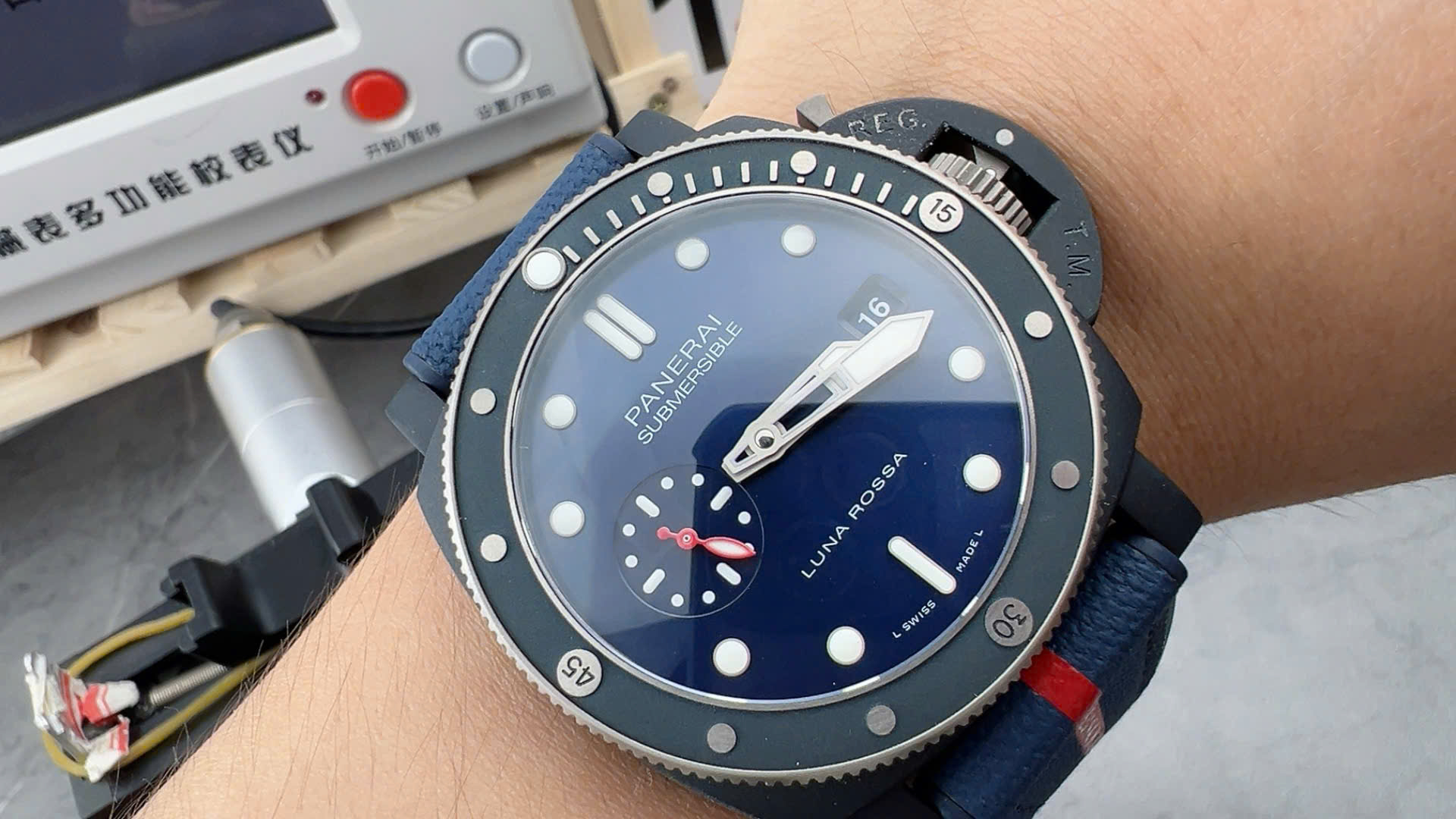 Đồng Hồ Panerai Submersible GMT Luna Rossa Titanio PAM01507 Rep 11 Màu Xanh Navy VSF 42mm (9) Đồng Hồ Panerai Submersible GMT Luna Rossa Titanio PAM01507 Rep 11 Màu Xanh Navy VSF 42mm (5)