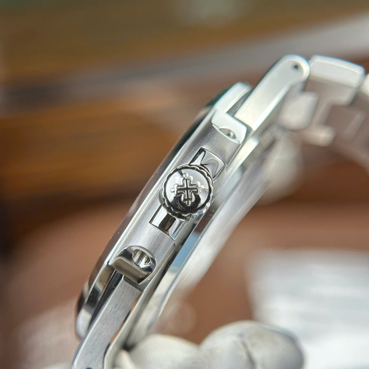 Đồng Hồ Patek Philippe Tinh Chỉnh Cao Cấp Nhất Nautilus 5711 Mặt Xanh Blue 40mm (10) Dong Ho Patek Philippe Tinh Chinh Cao Cap Nhat Nautilus 5711 Mat Xanh Blue 40mm 10