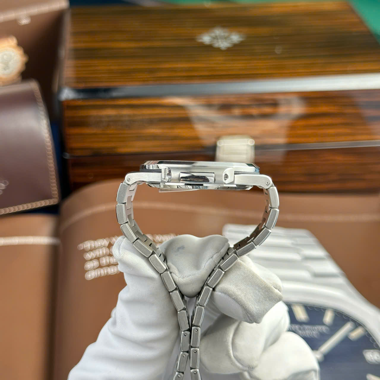 Đồng Hồ Patek Philippe Tinh Chỉnh Cao Cấp Nhất Nautilus 5711 Mặt Xanh Blue 40mm (3) Dong Ho Patek Philippe Tinh Chinh Cao Cap Nhat Nautilus 5711 Mat Xanh Blue 40mm 3