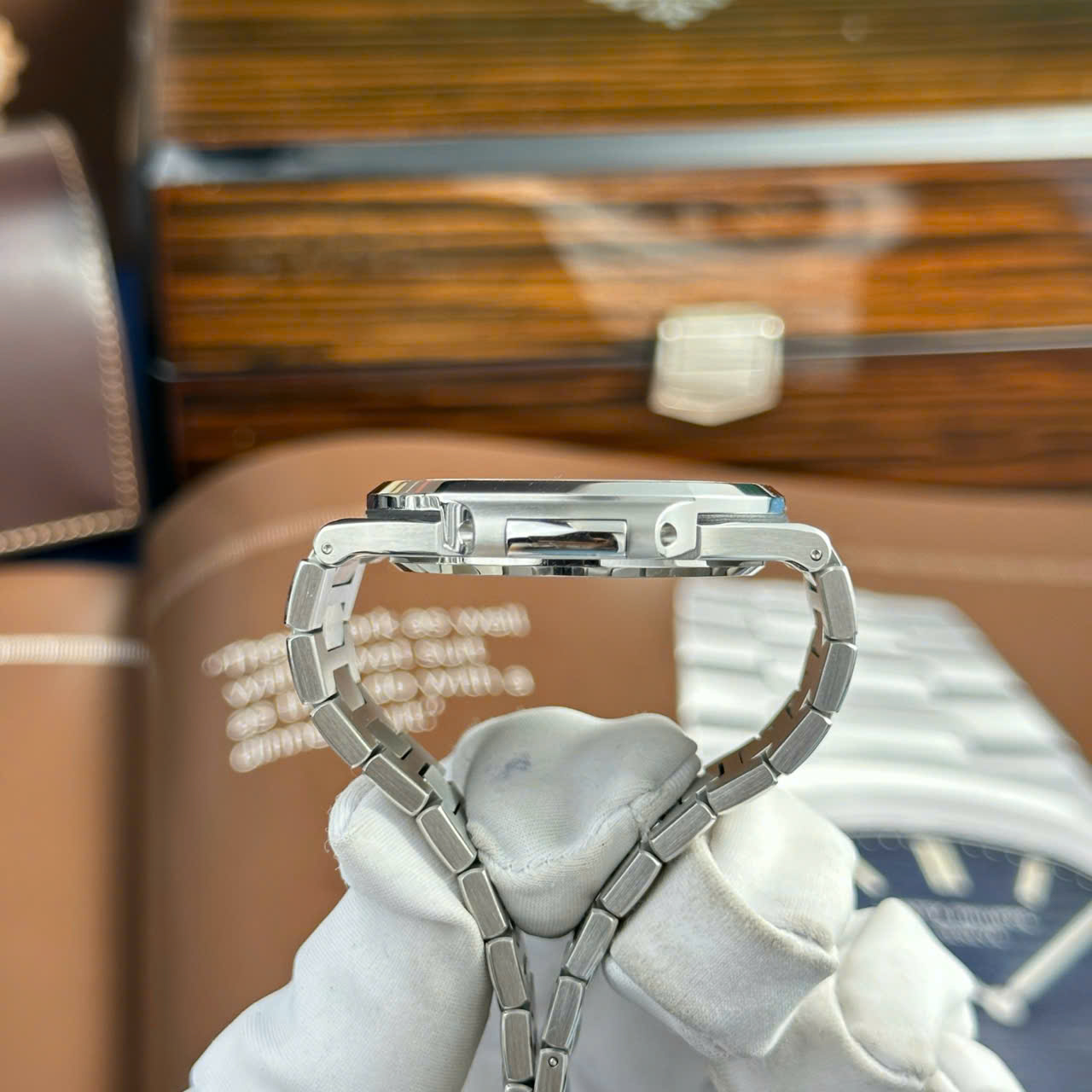 Đồng Hồ Patek Philippe Tinh Chỉnh Cao Cấp Nhất Nautilus 5711 Mặt Xanh Green 40mm (11) Dong Ho Patek Philippe Tinh Chinh Cao Cap Nhat Nautilus 5711 Mat Xanh Green 40mm 11