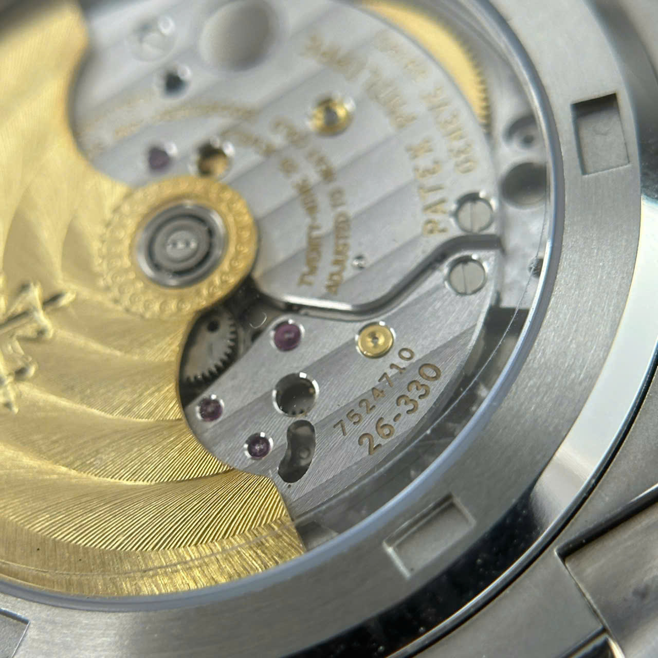 Đồng Hồ Patek Philippe Tinh Chỉnh Cao Cấp Nhất Nautilus 5711 Mặt Xanh Green 40mm (15) Dong Ho Patek Philippe Tinh Chinh Cao Cap Nhat Nautilus 5711 Mat Xanh Green 40mm 15