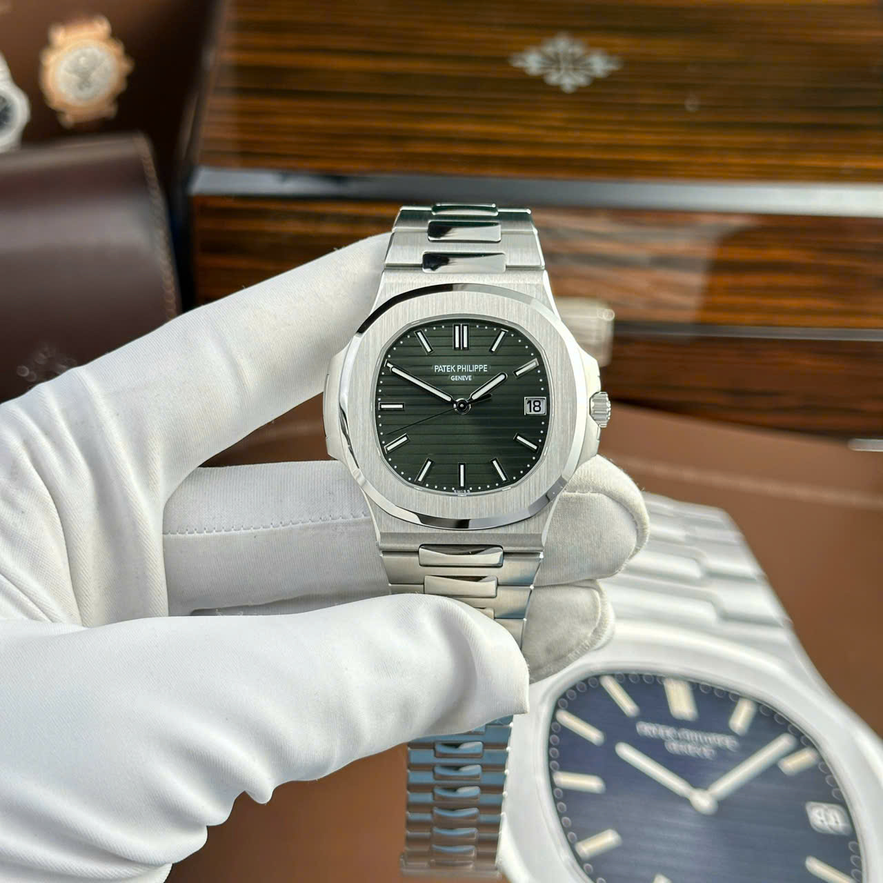 Đồng Hồ Patek Philippe Tinh Chỉnh Cao Cấp Nhất Nautilus 5711 Mặt Xanh Green 40mm (7) Đồng Hồ Patek Philippe Tinh Chỉnh Cao Cấp Nhất Nautilus 5711 Mặt Xanh Green 40mm (2)