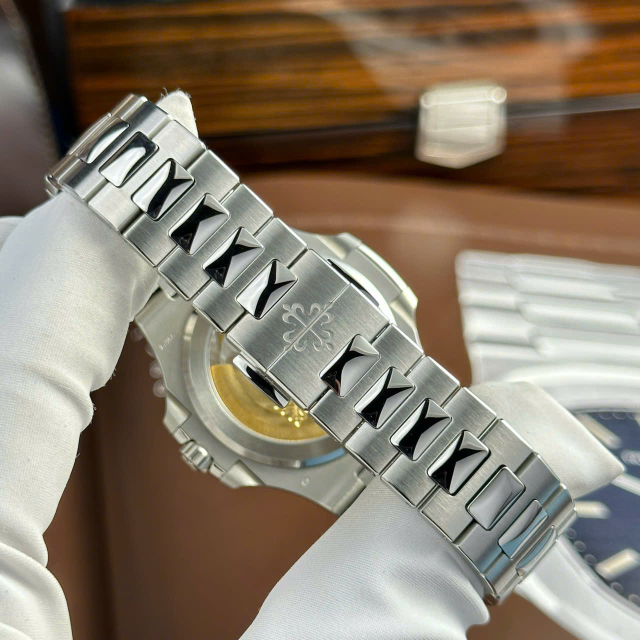 Đồng Hồ Patek Philippe Tinh Chỉnh Cao Cấp Nhất Nautilus 5811 Mặt Xanh Blue 40mm (14) Dong Ho Patek Philippe Tinh Chinh Cao Cap Nhat Nautilus 5811 Mat Xanh Blue 40mm 14