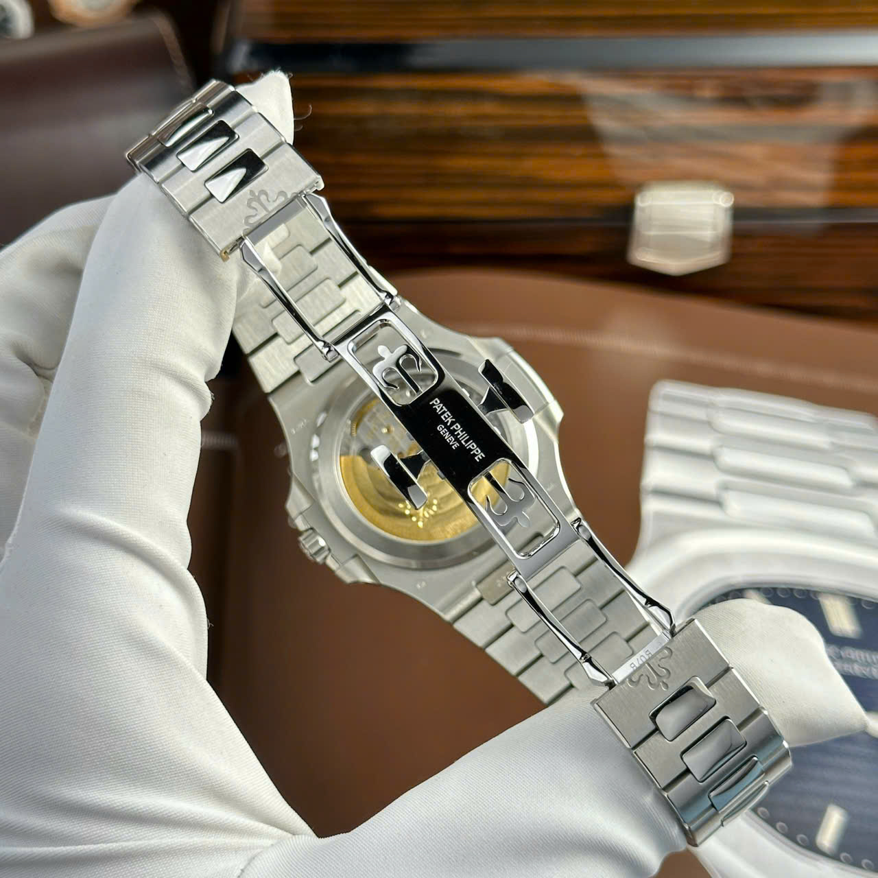 Đồng Hồ Patek Philippe Tinh Chỉnh Cao Cấp Nhất Nautilus 5811 Mặt Xanh Blue 40mm (16) Đồng Hồ Patek Philippe Tinh Chỉnh Cao Cấp Nhất Nautilus 5811 Mặt Xanh Blue 40mm (9)