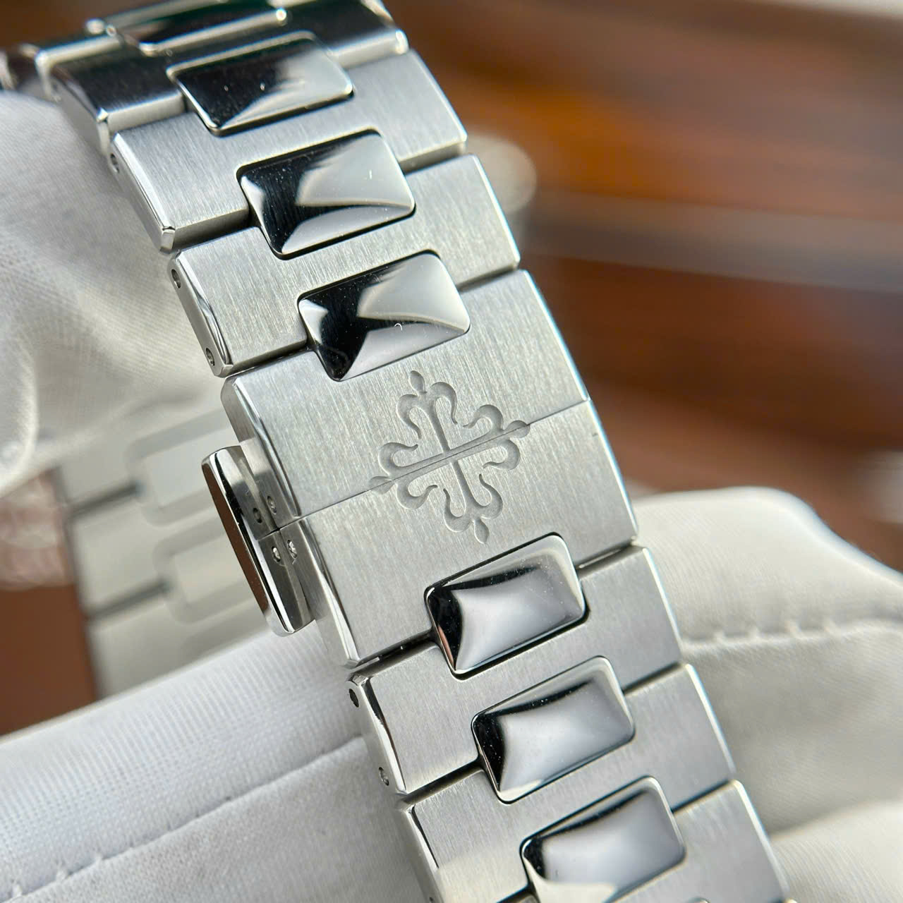 Đồng Hồ Patek Philippe Tinh Chỉnh Cao Cấp Nhất Nautilus 5811 Mặt Xanh Blue 40mm (18) Dong Ho Patek Philippe Tinh Chinh Cao Cap Nhat Nautilus 5811 Mat Xanh Blue 40mm 18