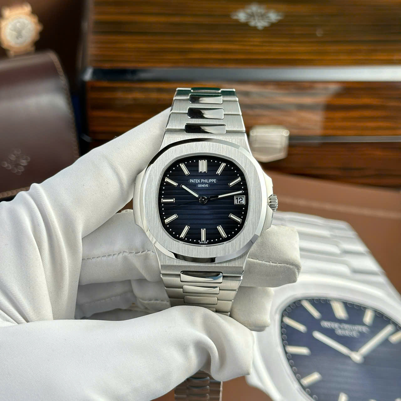 Đồng Hồ Patek Philippe Tinh Chỉnh Cao Cấp Nhất Nautilus 5811 Mặt Xanh Blue 40mm (5) Đồng Hồ Patek Philippe Tinh Chỉnh Cao Cấp Nhất Nautilus 5811 Mặt Xanh Blue 40mm (9)