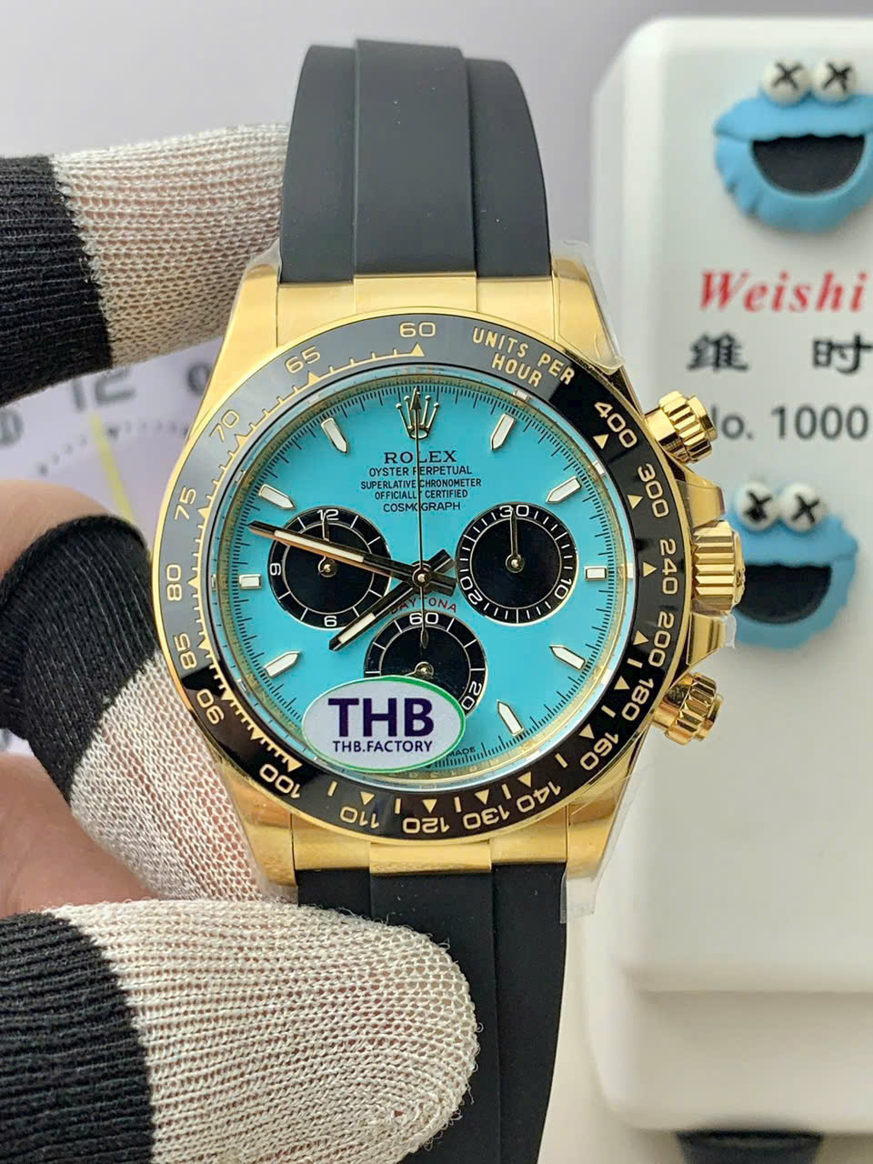 Đồng Hồ Rolex 1 1 Cosmograph Daytona 126518LN Mặt Xanh Băng Nhà Máy THB 40mm (2) Đồng Hồ Rolex 1 1 Cosmograph Daytona 126518LN Mặt Xanh Băng Nhà Máy THB 40mm (3)