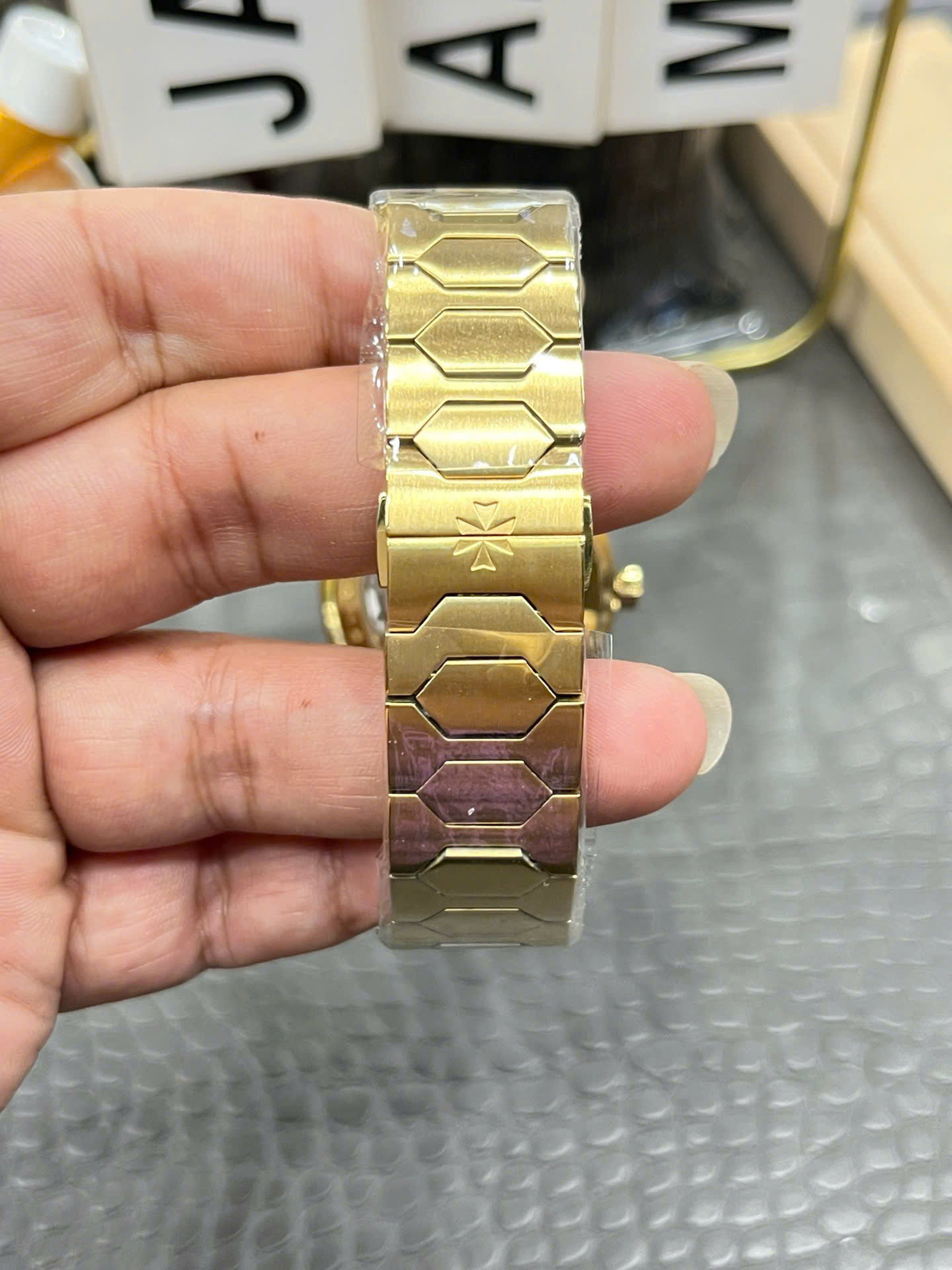 Đồng Hồ Vacheron Constantin Chế Tác Historiques 222 Cao Cấp Nhất Mặt Vàng 8F 37mm (5) Đồng Hồ Vacheron Constantin Chế Tác Historiques 222 Cao Cấp Nhất Mặt Vàng 8F 37mm (7)