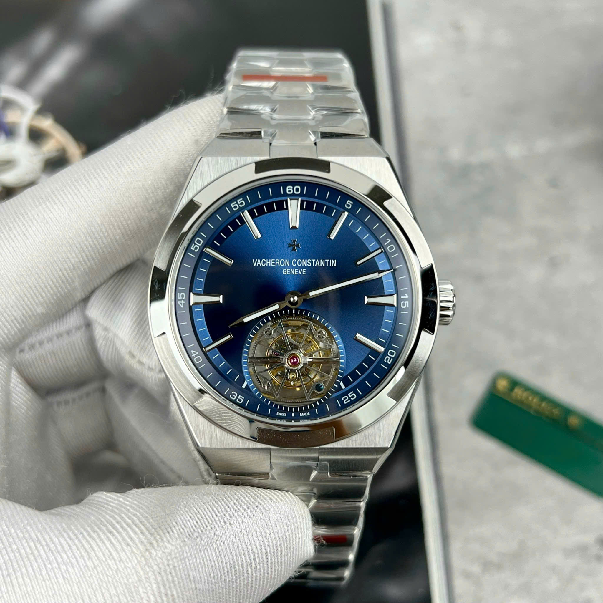 Đồng Hồ Vacheron Constantin Chế Tác Overseas 6000V Tourbillon Dây Thép 42,5mm (1) Đồng Hồ Vacheron Constantin Chế Tác Overseas 6000V Tourbillon Dây Thép 42,5mm (1)