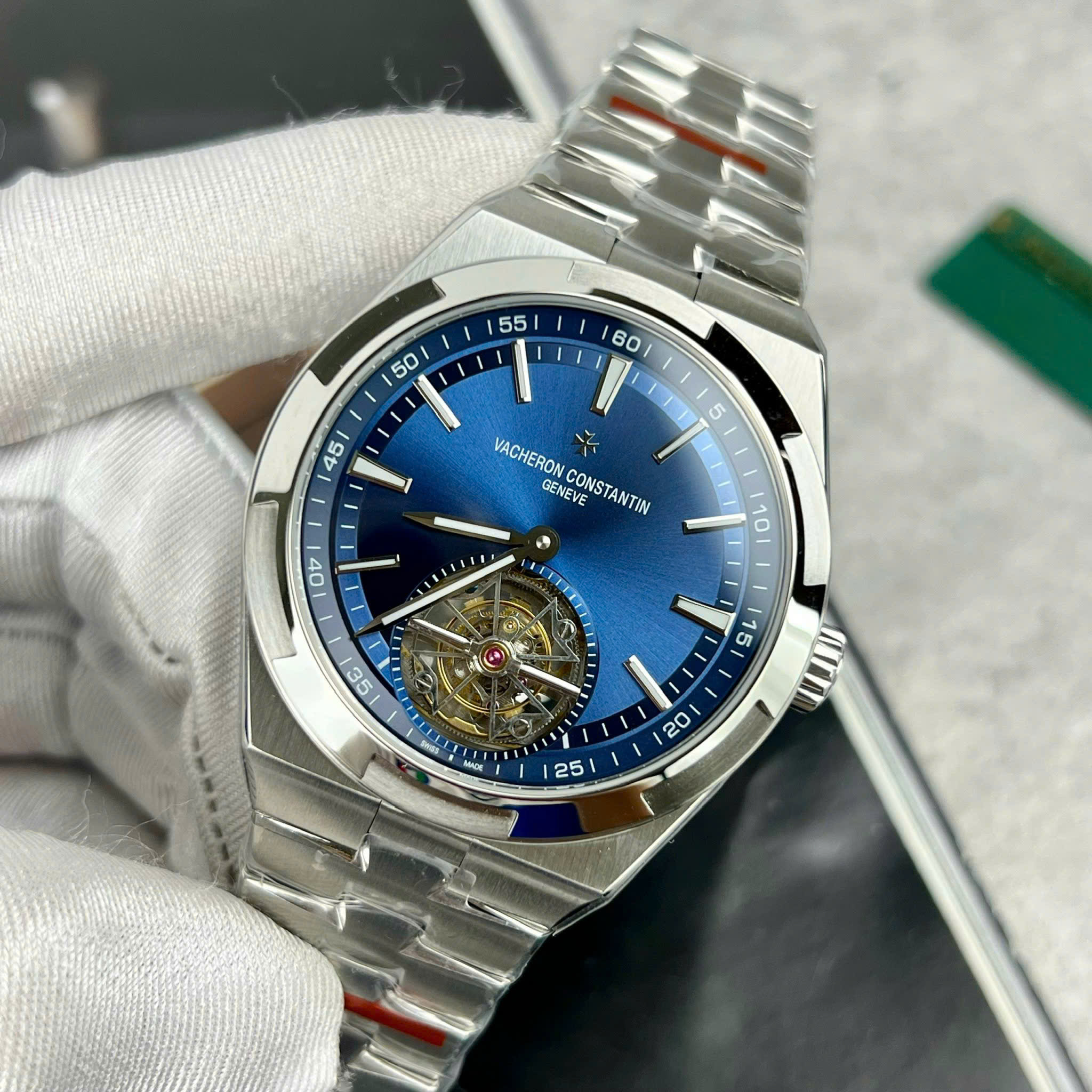 Đồng Hồ Vacheron Constantin Chế Tác Overseas 6000V Tourbillon Dây Thép 42,5mm (3) Đồng Hồ Vacheron Constantin Chế Tác Overseas 6000V Tourbillon Dây Thép 42,5mm (1)