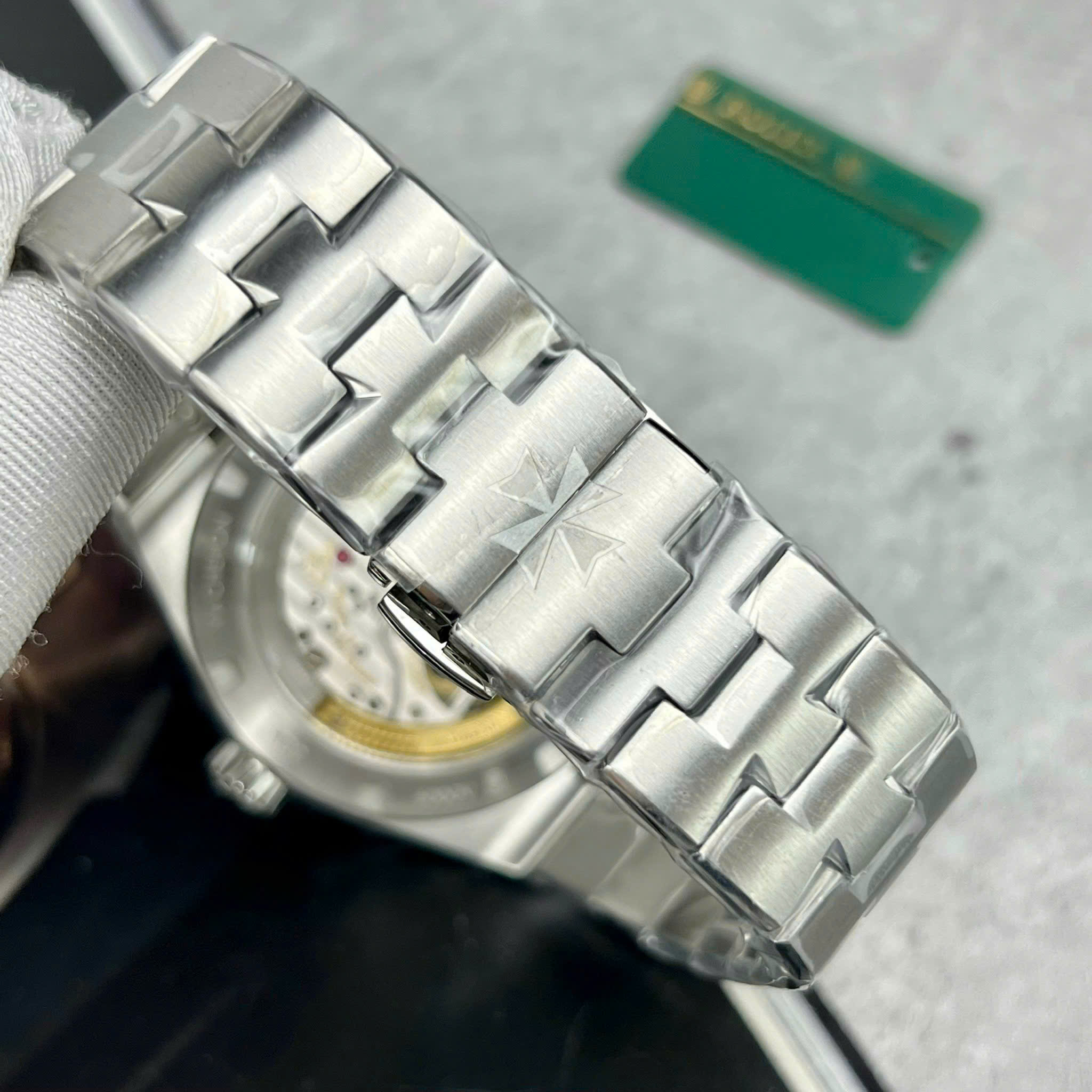 Đồng Hồ Vacheron Constantin Chế Tác Overseas 6000V Tourbillon Dây Thép 42,5mm (9) Đồng Hồ Vacheron Constantin Chế Tác Overseas 6000V Tourbillon Dây Thép 42,5mm (1)