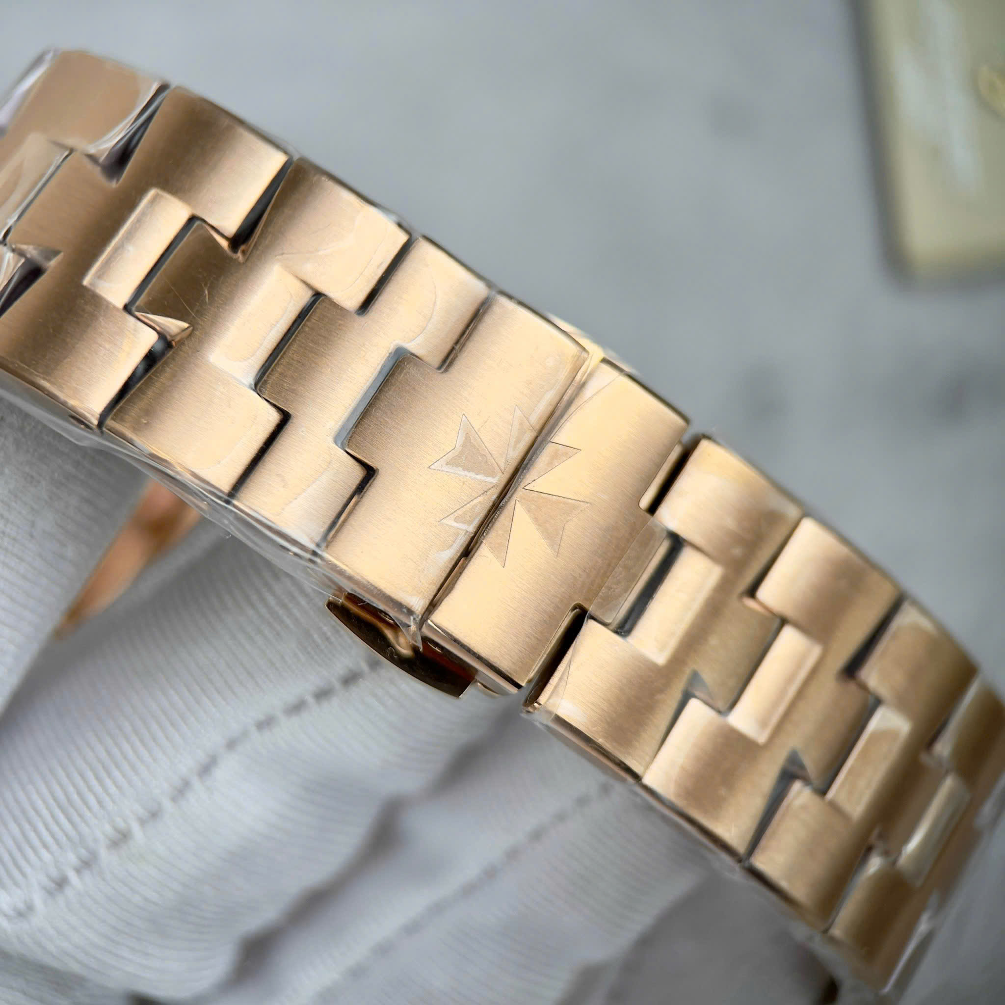 Đồng Hồ Vacheron Constantin Chế Tác Overseas 6000V Tourbillon Mặt Xanh 42,5mm (10) Dong Ho Vacheron Constantin Che Tac Overseas 6000V Tourbillon Mat Xanh 425mm 10