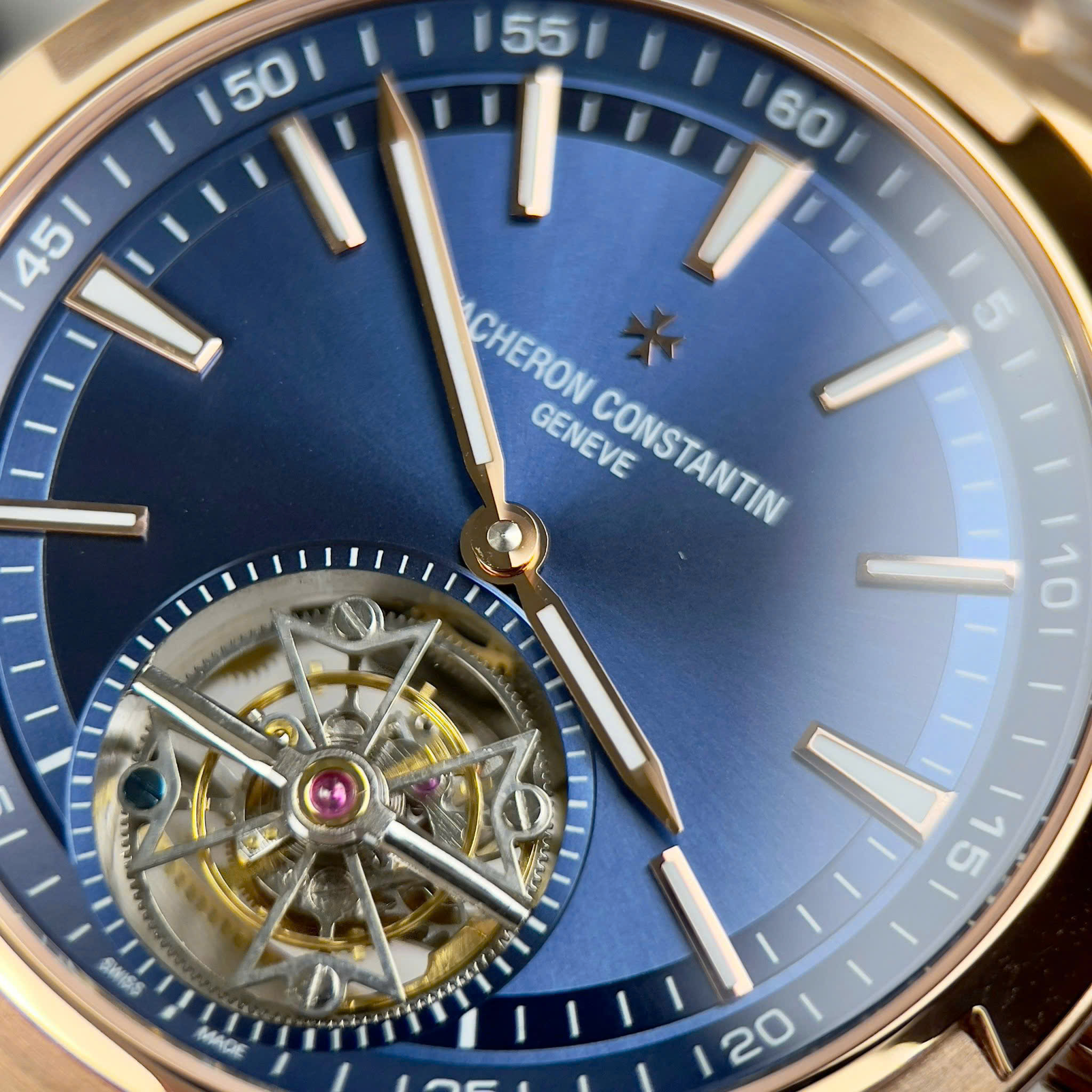 Đồng Hồ Vacheron Constantin Chế Tác Overseas 6000V Tourbillon Mặt Xanh 42,5mm (6) Dong Ho Vacheron Constantin Che Tac Overseas 6000V Tourbillon Mat Xanh 425mm 6