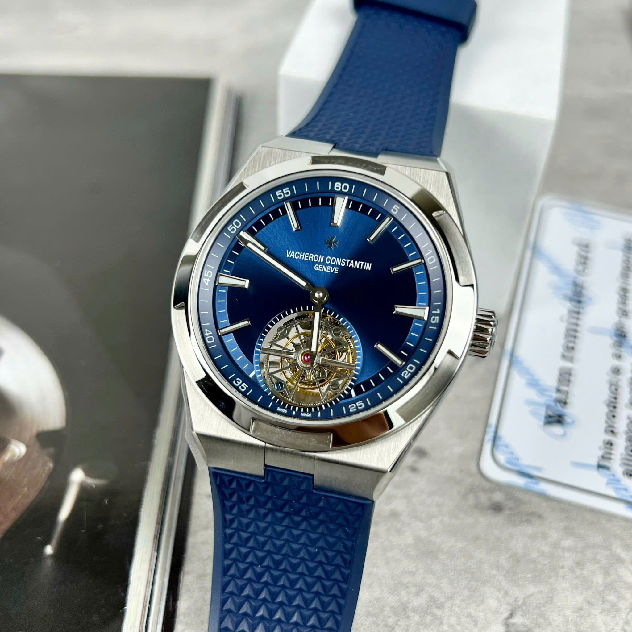 Đồng Hồ Vacheron Constantin Rep 11 Overseas 6000V Tourbillon Dây Cao Su BBR 42,5mm (2) Đồng Hồ Vacheron Constantin Rep 11 Overseas 6000V Tourbillon Dây Cao Su BBR 42,5mm (1)