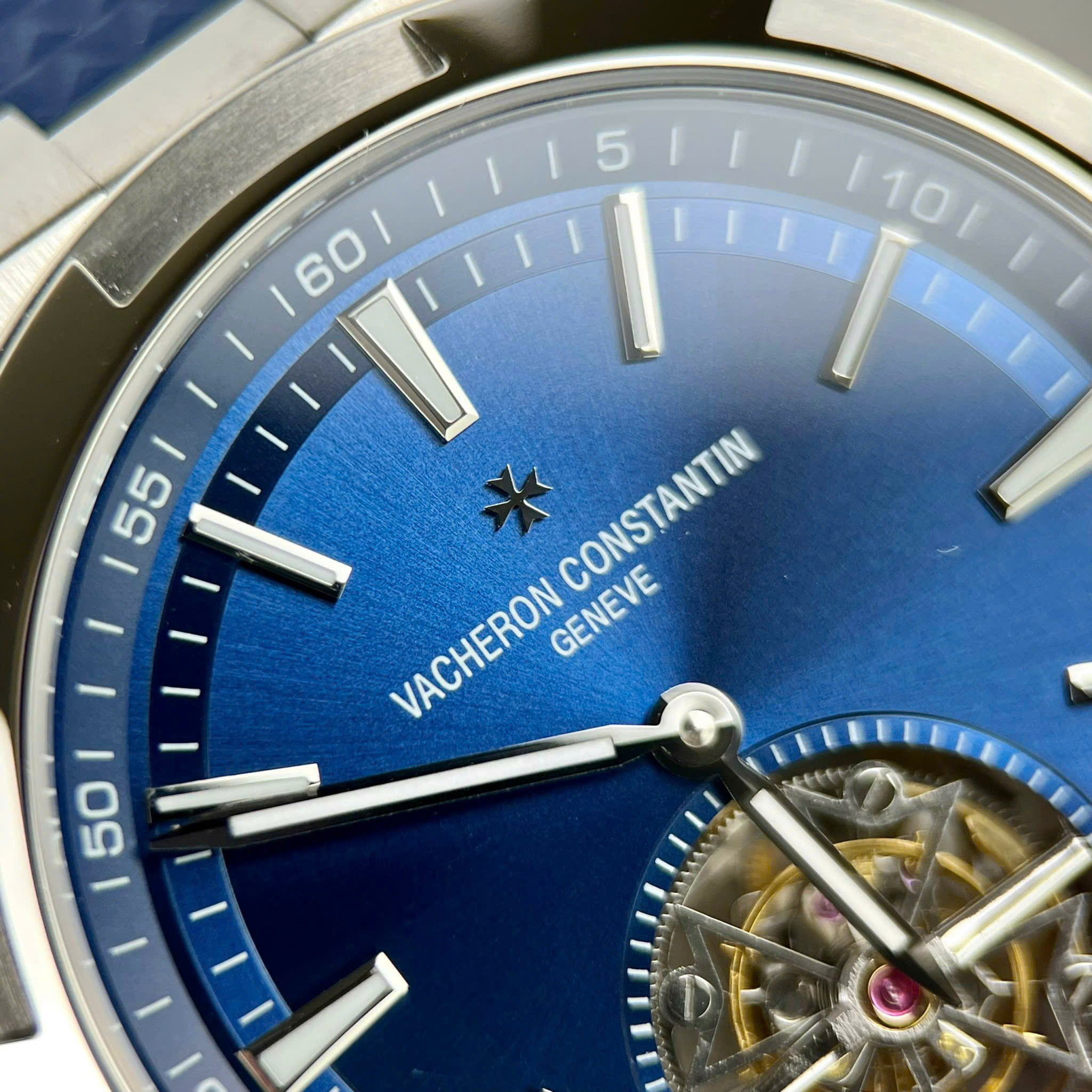 Đồng Hồ Vacheron Constantin Rep 11 Overseas 6000V Tourbillon Dây Cao Su BBR 42,5mm (5) Dong Ho Vacheron Constantin Rep 11 Overseas 6000V Tourbillon Day Cao Su BBR 425mm 5