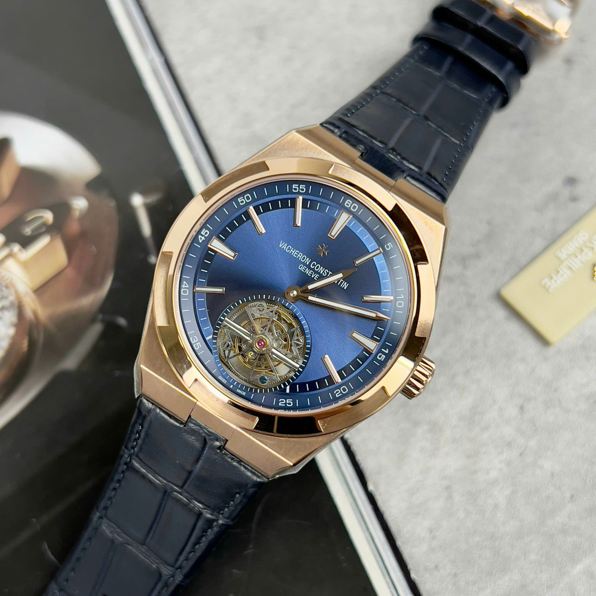 Đồng Hồ Vacheron Constantin Rep 11 Overseas 6000V Tourbillon Dây Da BBR 42,5mm (2) Đồng Hồ Vacheron Constantin Rep 11 Overseas 6000V Tourbillon Dây Da BBR 42,5mm (2)