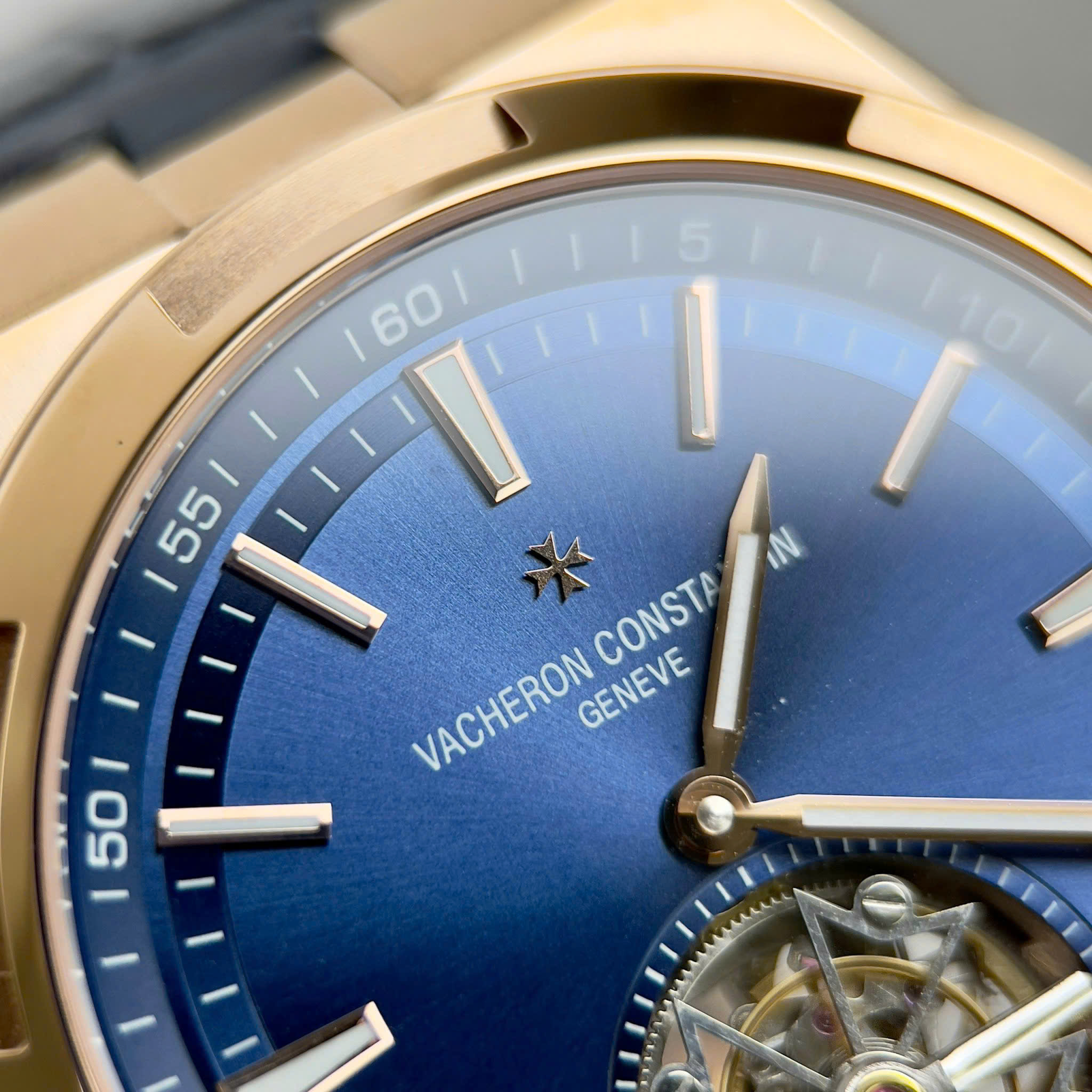 Đồng Hồ Vacheron Constantin Rep 11 Overseas 6000V Tourbillon Dây Da BBR 42,5mm (4) Dong Ho Vacheron Constantin Rep 11 Overseas 6000V Tourbillon Day Da BBR 425mm 4