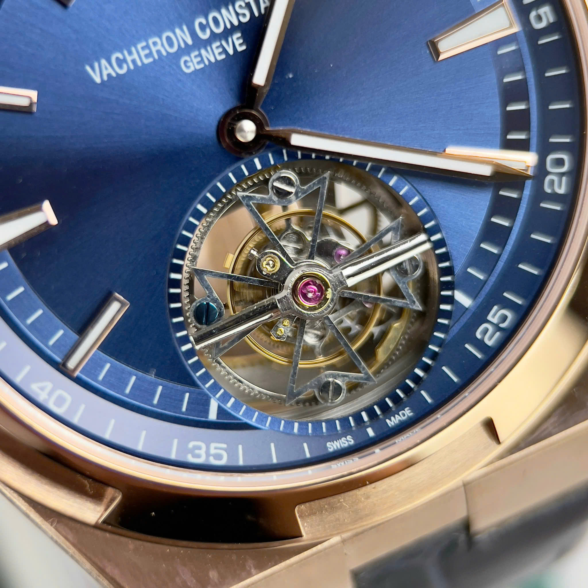 Đồng Hồ Vacheron Constantin Rep 11 Overseas 6000V Tourbillon Dây Da BBR 42,5mm (5) Dong Ho Vacheron Constantin Rep 11 Overseas 6000V Tourbillon Day Da BBR 425mm 5