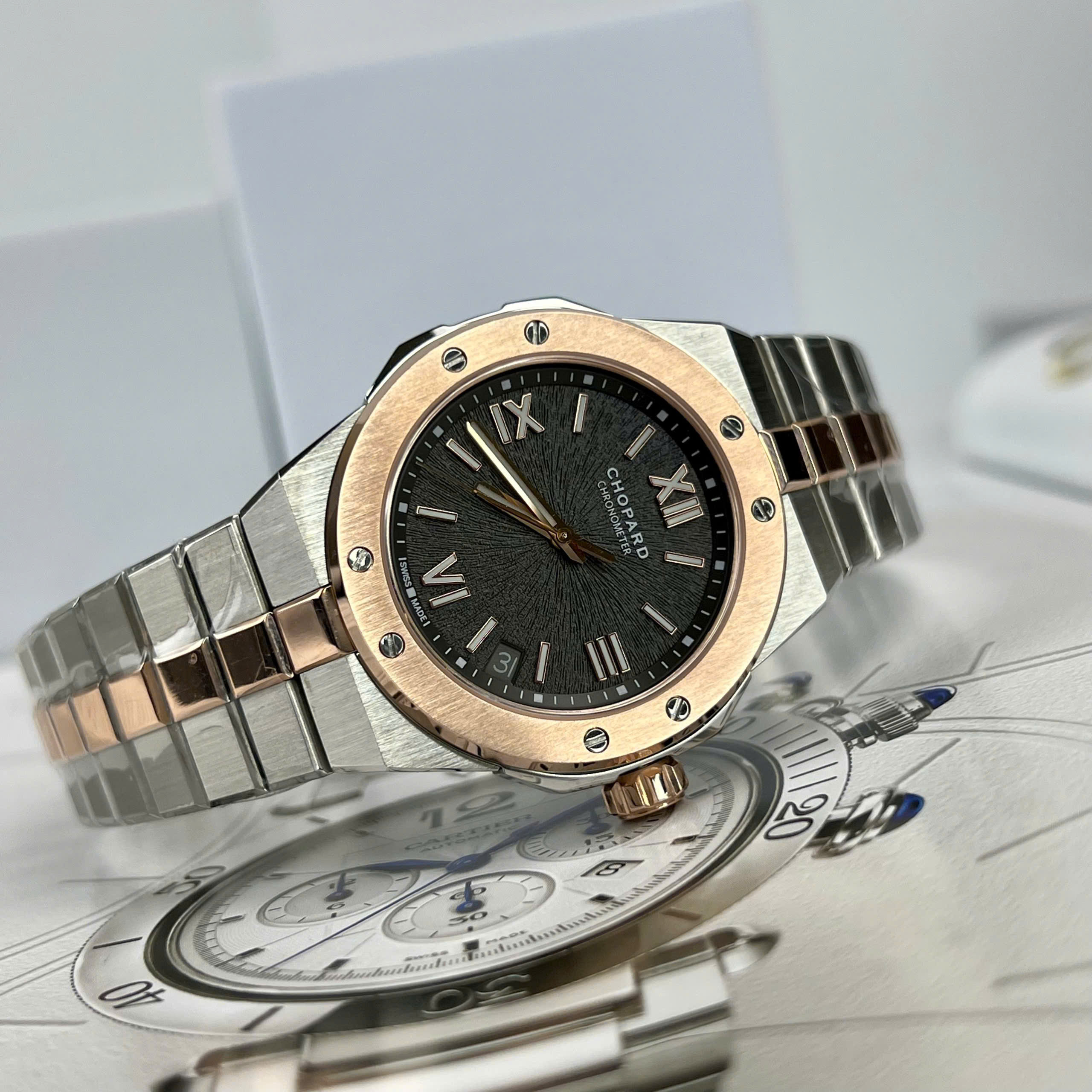 Đồng Hồ Chopard Alpine Eagle Demi Mặt Xanh Xám Replica Cao Cấp 41mm (10) Đồng Hồ Chopard Alpine Eagle Demi Mặt Xanh Xám Replica Cao Cấp 41mm (1)