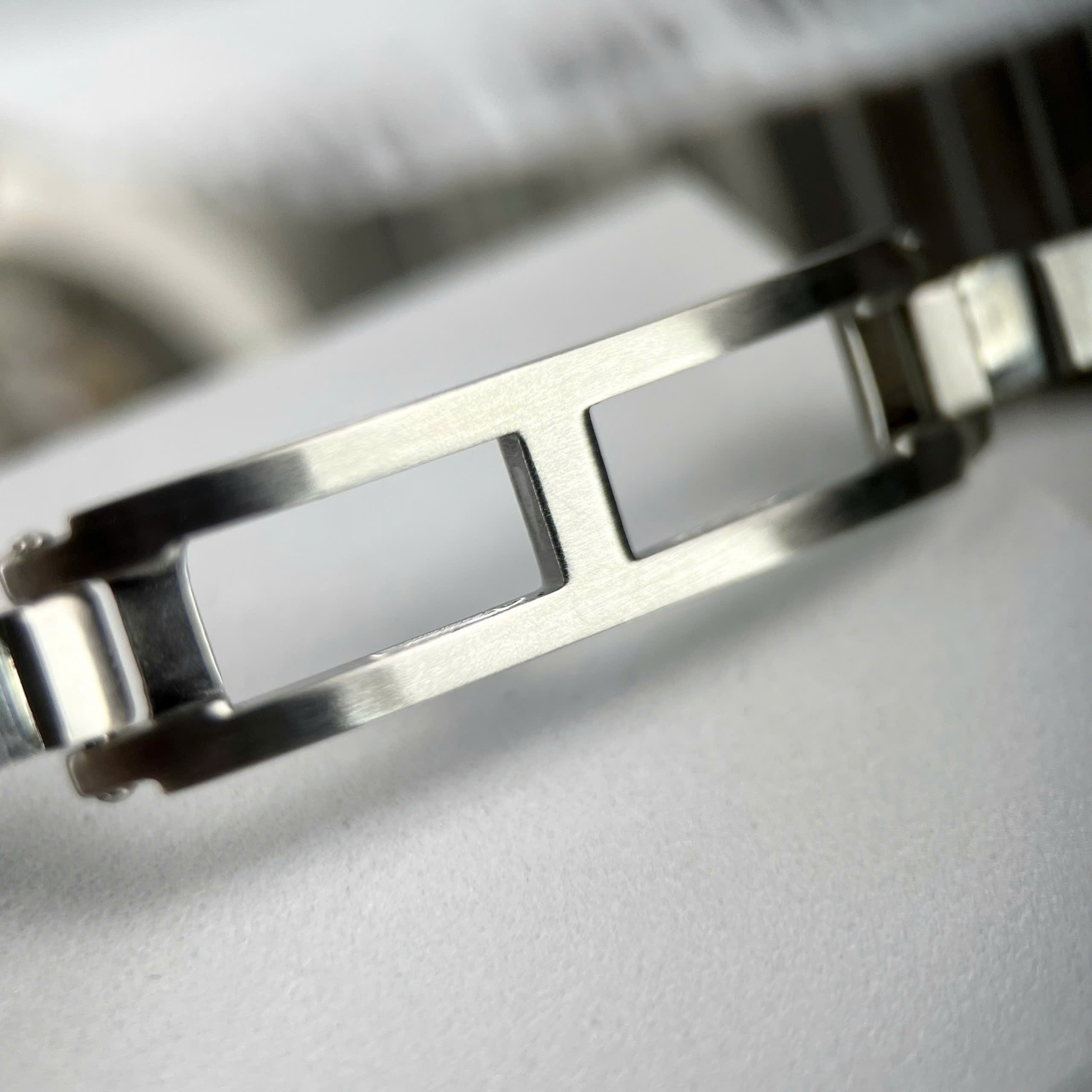 Đồng Hồ Chopard Alpine Eagle Demi Mặt Xanh Xám Replica Cao Cấp 41mm (3) Dong Ho Chopard Alpine Eagle Demi Mat Xanh Xam Replica Cao Cap 41mm 3