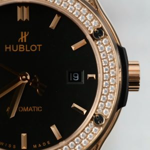 Đồng Hồ Hublot Nam Rep 11 Đính Đá Màu Đen Classic Fusion King Gold Xưởng HB 42mm