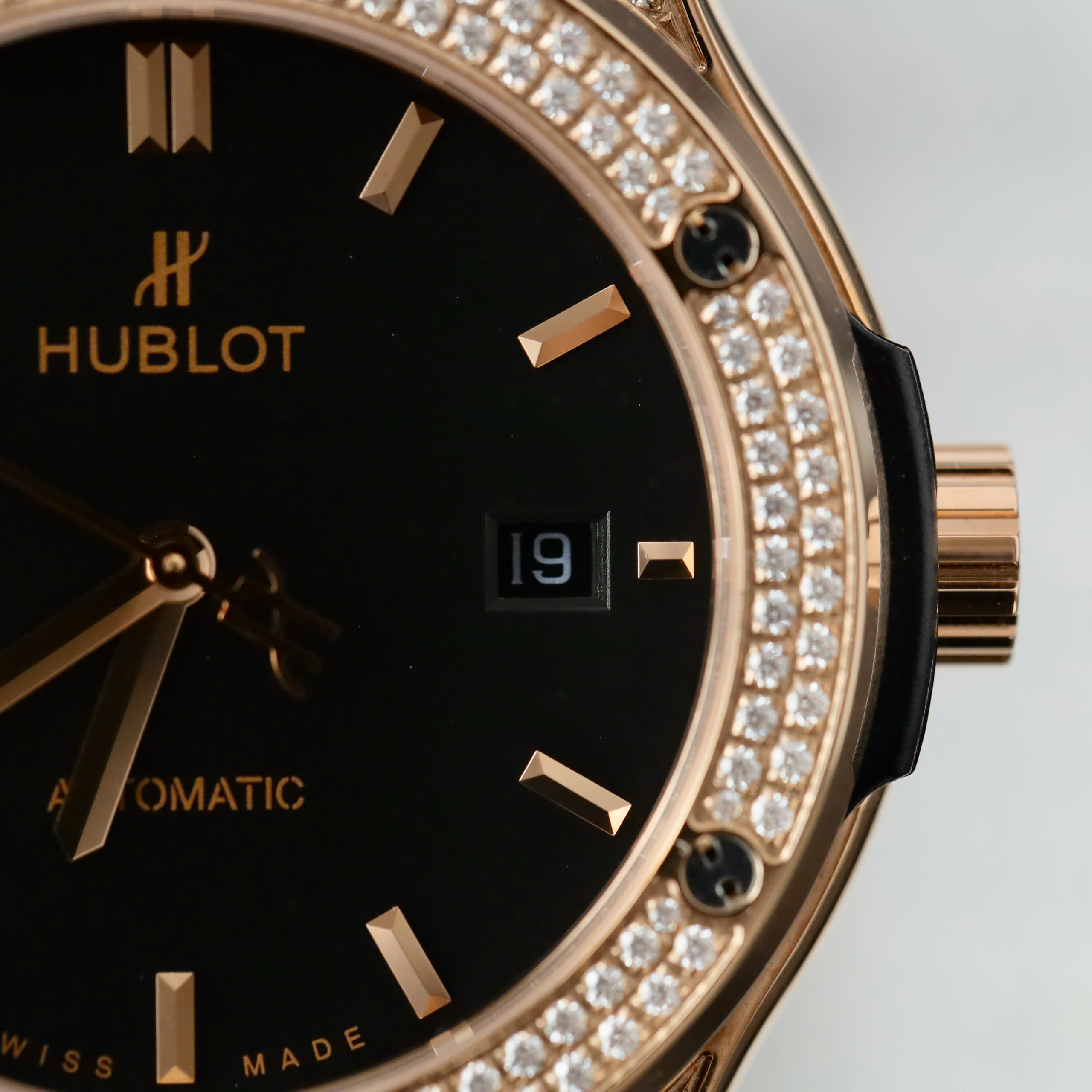 Đồng Hồ Hublot Nam Rep 11 Đính Đá Màu Đen Classic Fusion King Gold Xưởng HB 42mm (5) Đồng Hồ Hublot Nam Rep 11 Đính Đá Màu Đen Classic Fusion King Gold Xưởng HB 42mm
